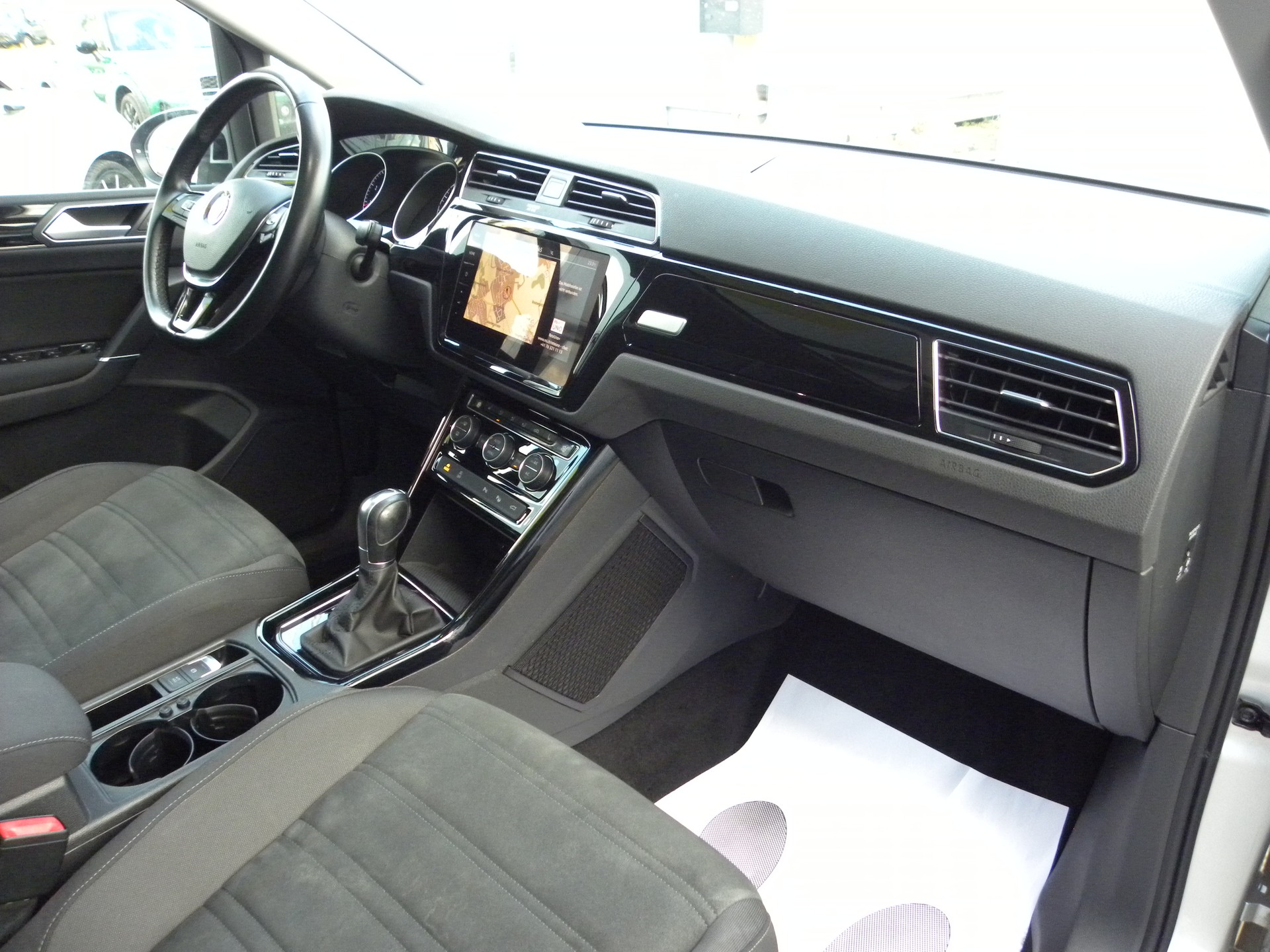 VW Touran 1.5 TSI EVO Highline DSG R-Line 7-Plätzer-image-7