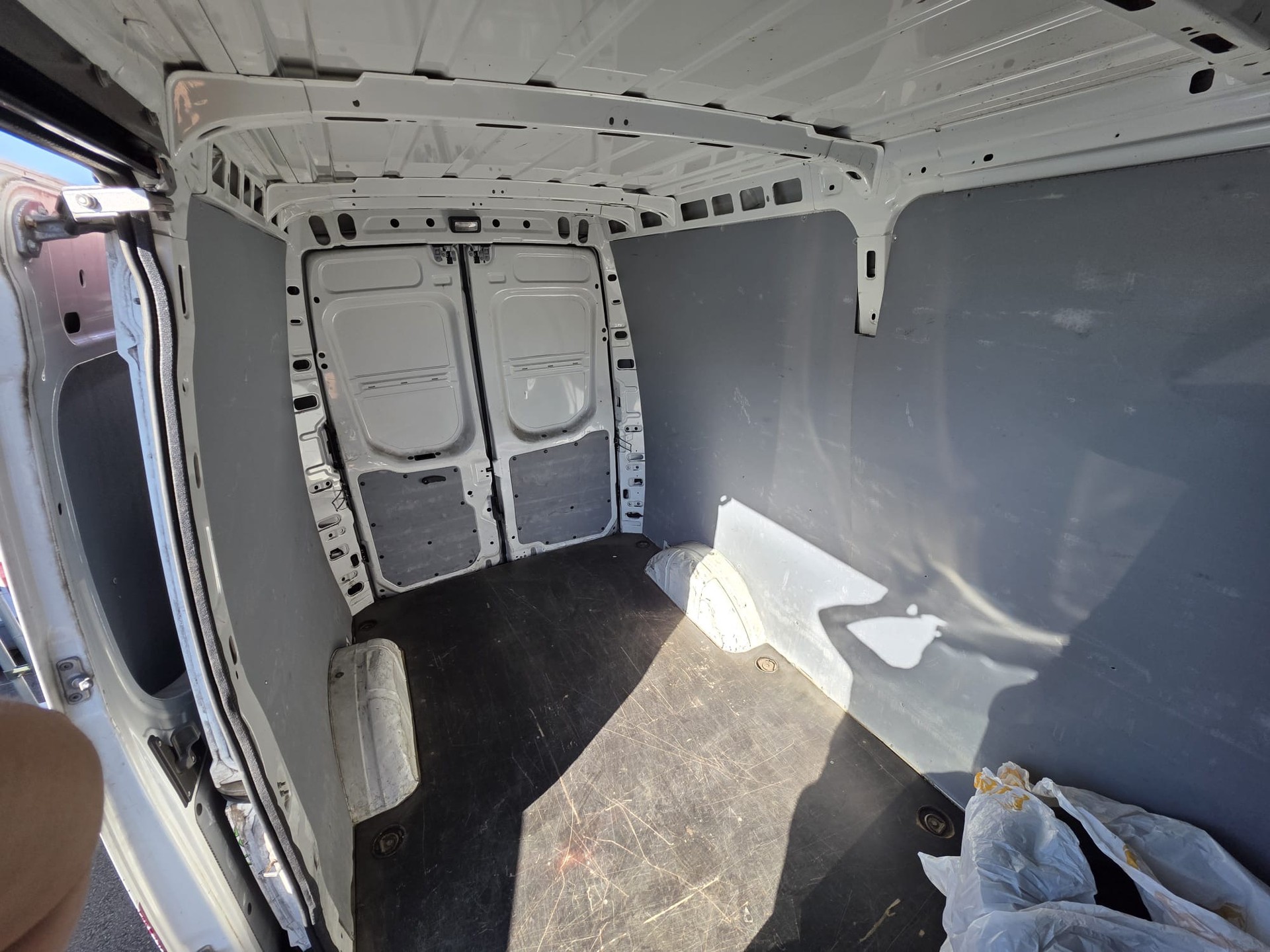 IVECO 35S15V fourgon 10.8m3-image-1