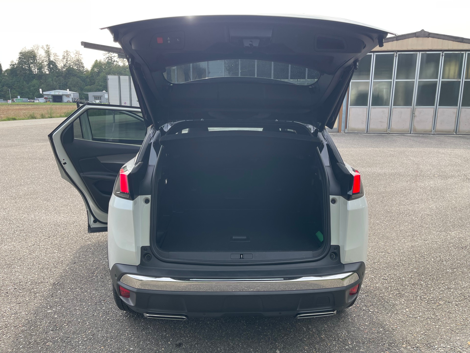 PEUGEOT 3008 2.0 BlueHDi GT EAT-image-9