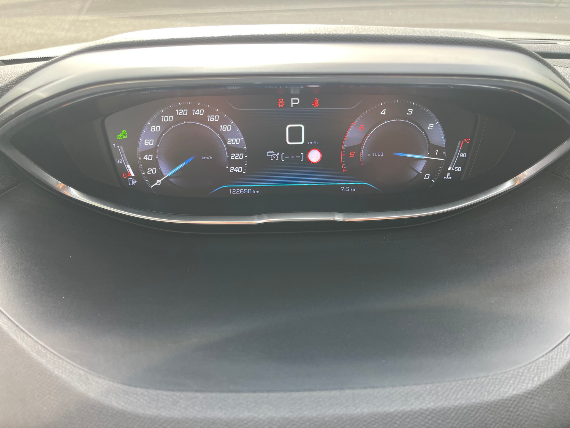 PEUGEOT 3008 2.0 BlueHDi GT EAT-image-15