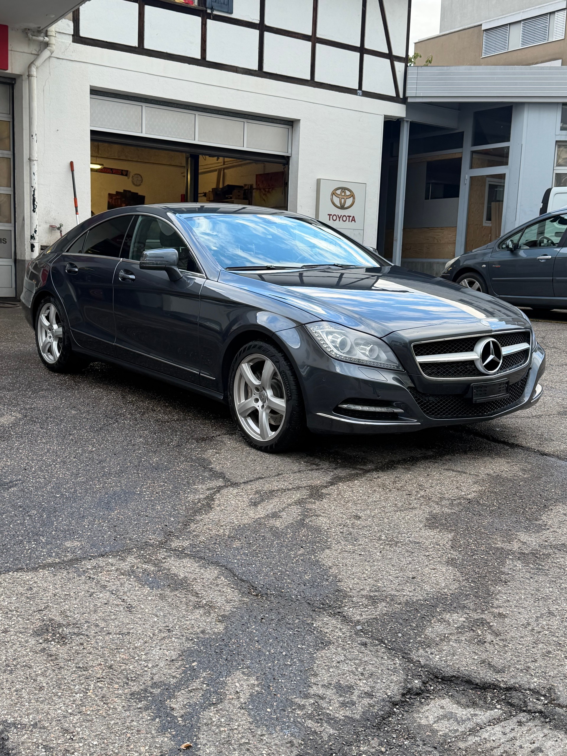 MERCEDES-BENZ CLS 350 CDI 4Matic 7G-Tronic-image-2