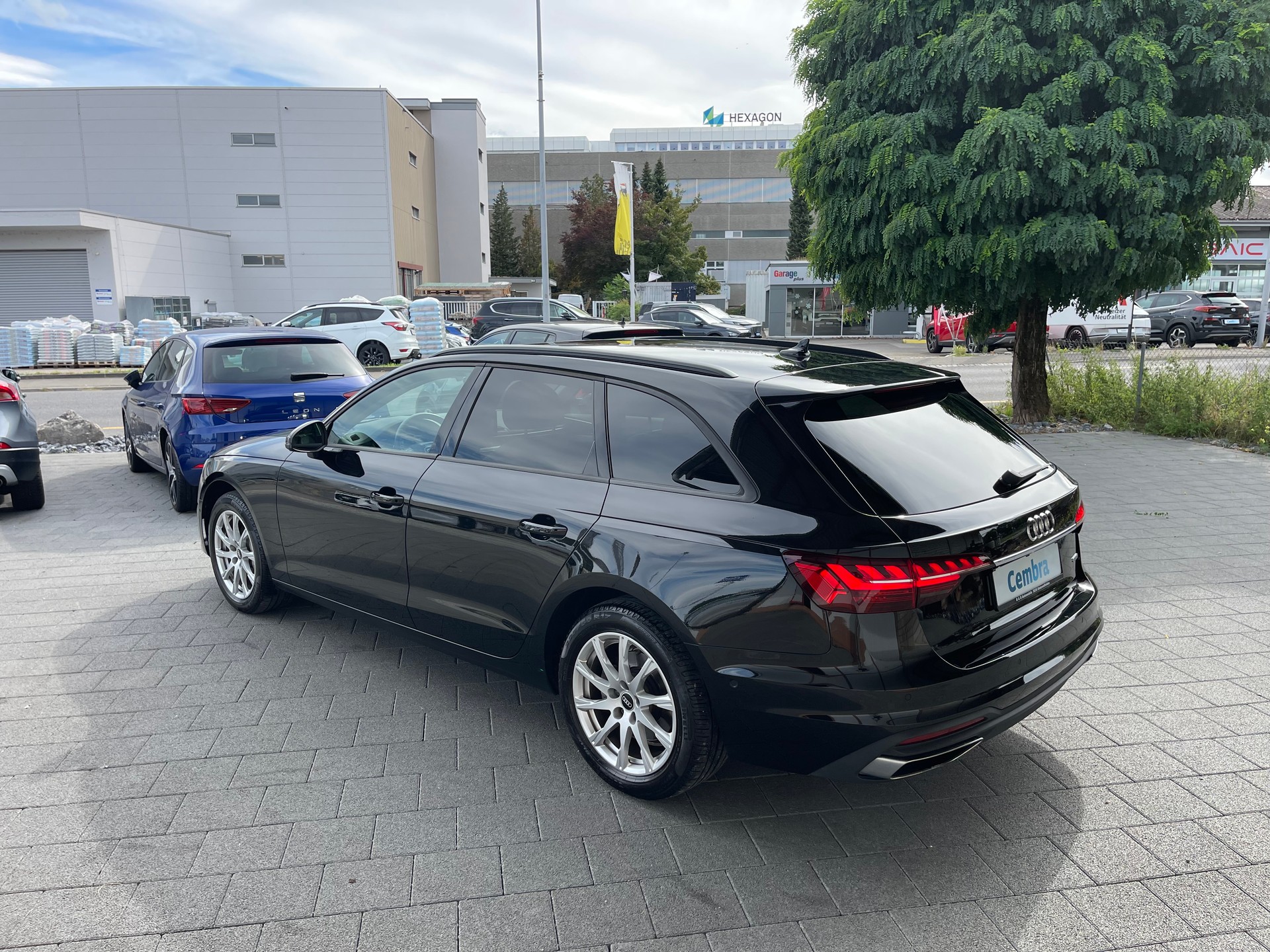 AUDI A4 Avant 40 TDI Attraction quattro S-tronic-image-5