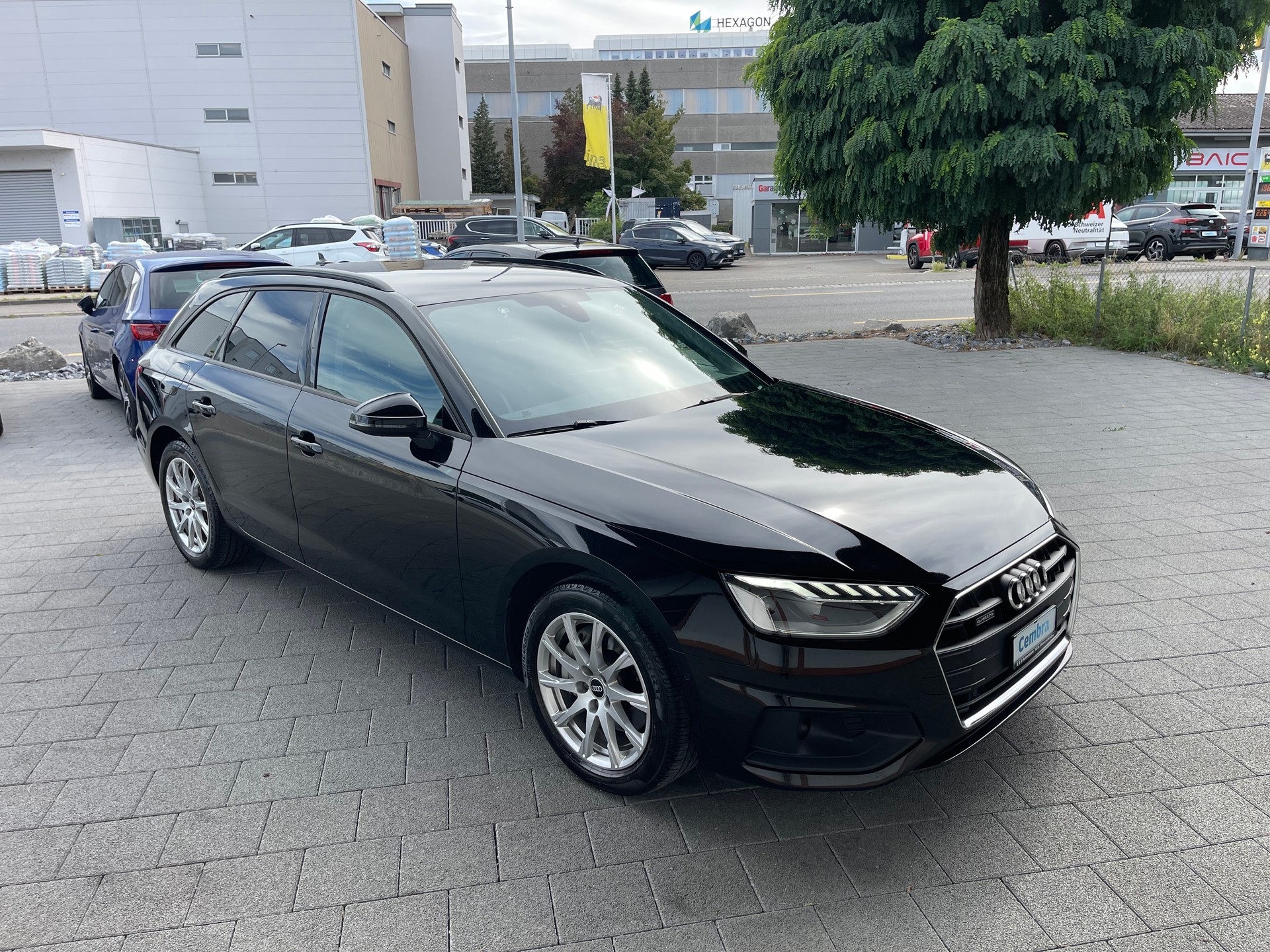 AUDI A4 Avant 40 TDI Attraction quattro S-tronic-image-3