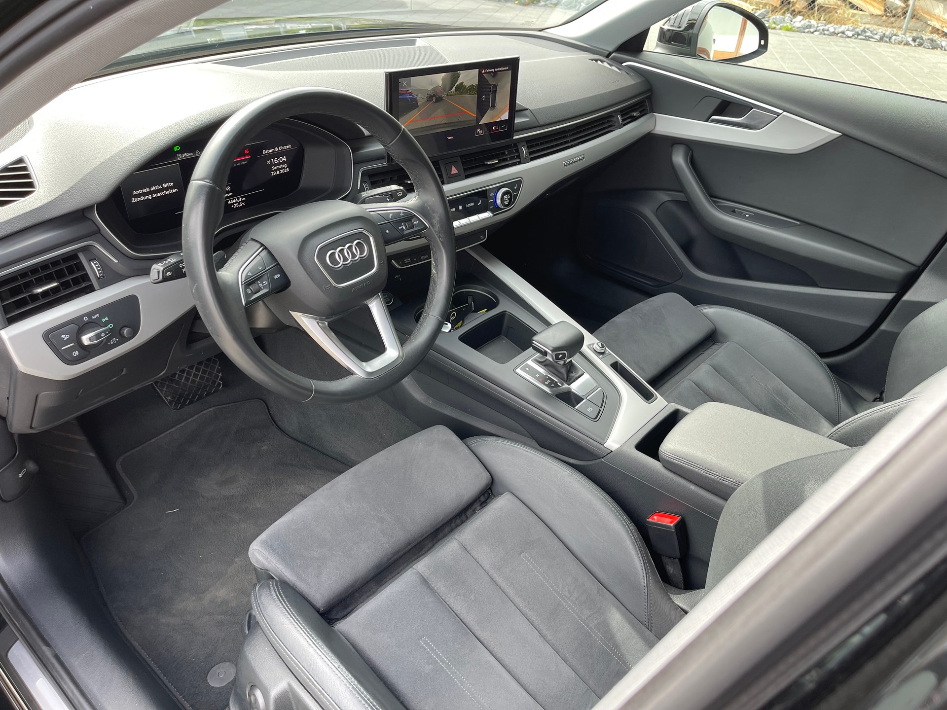 AUDI A4 Avant 40 TDI Attraction quattro S-tronic-image-9