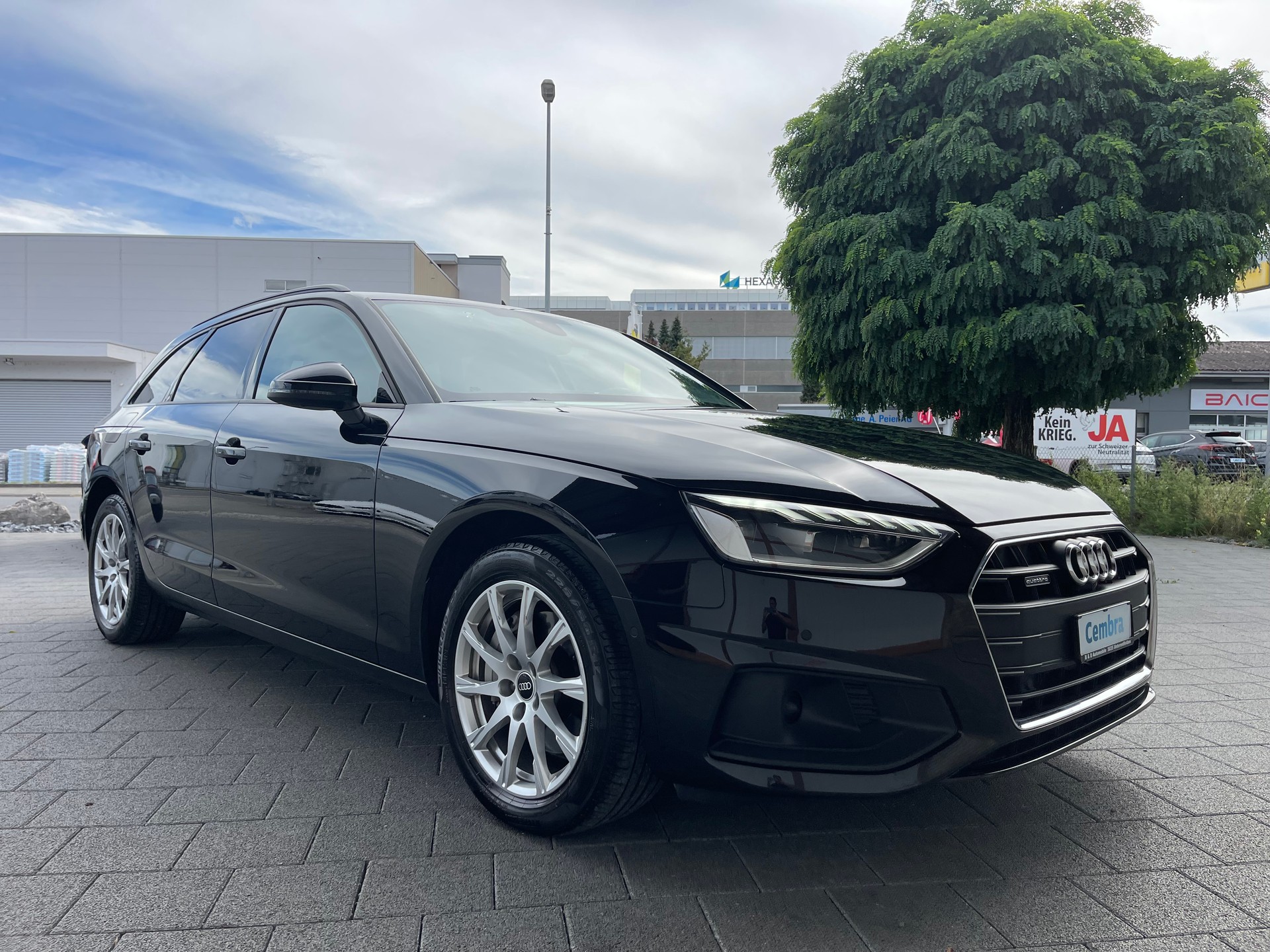 AUDI A4 Avant 40 TDI Attraction quattro S-tronic-image-2