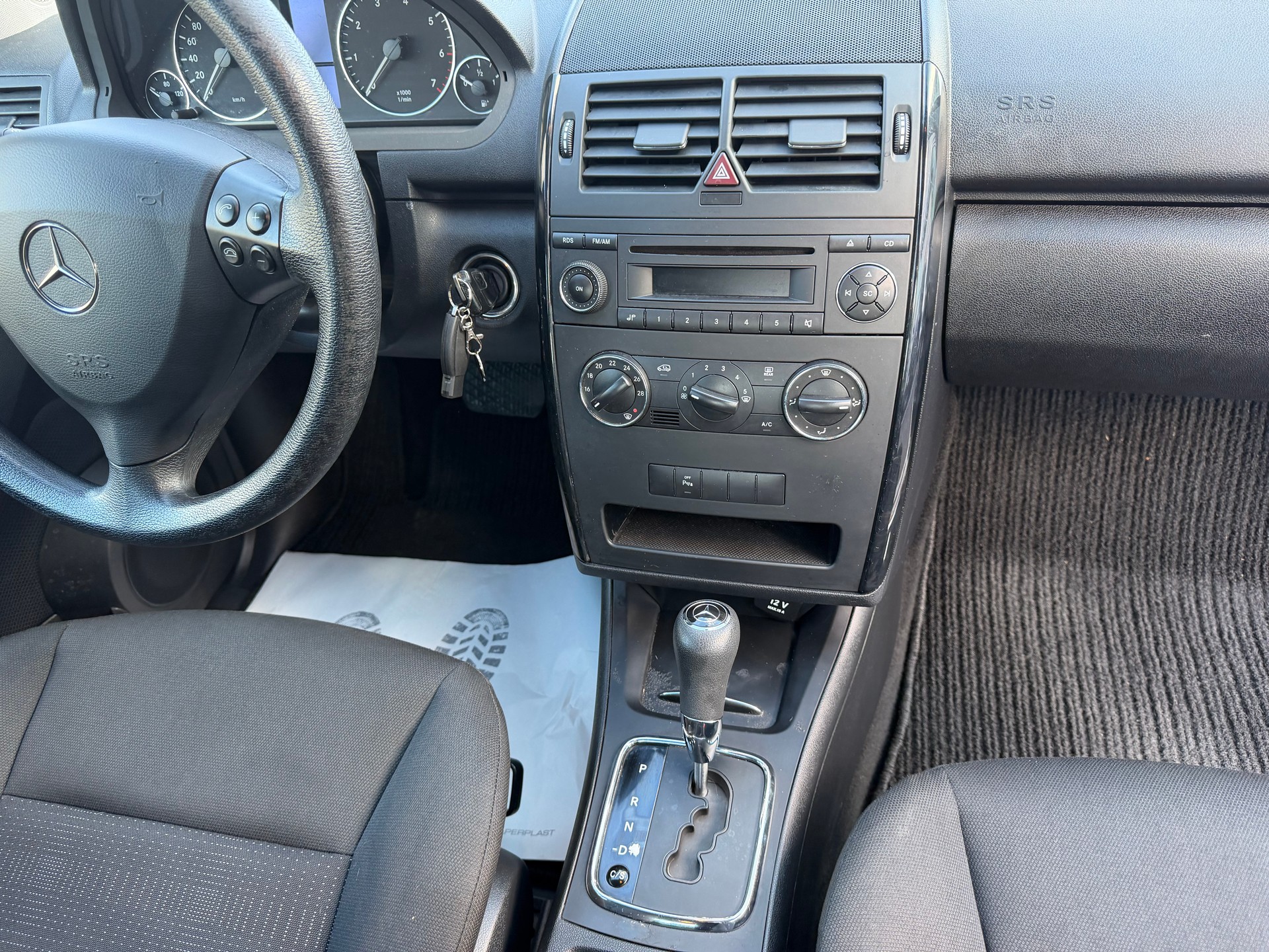 MERCEDES-BENZ A 150 Elégance Edition A-image-14