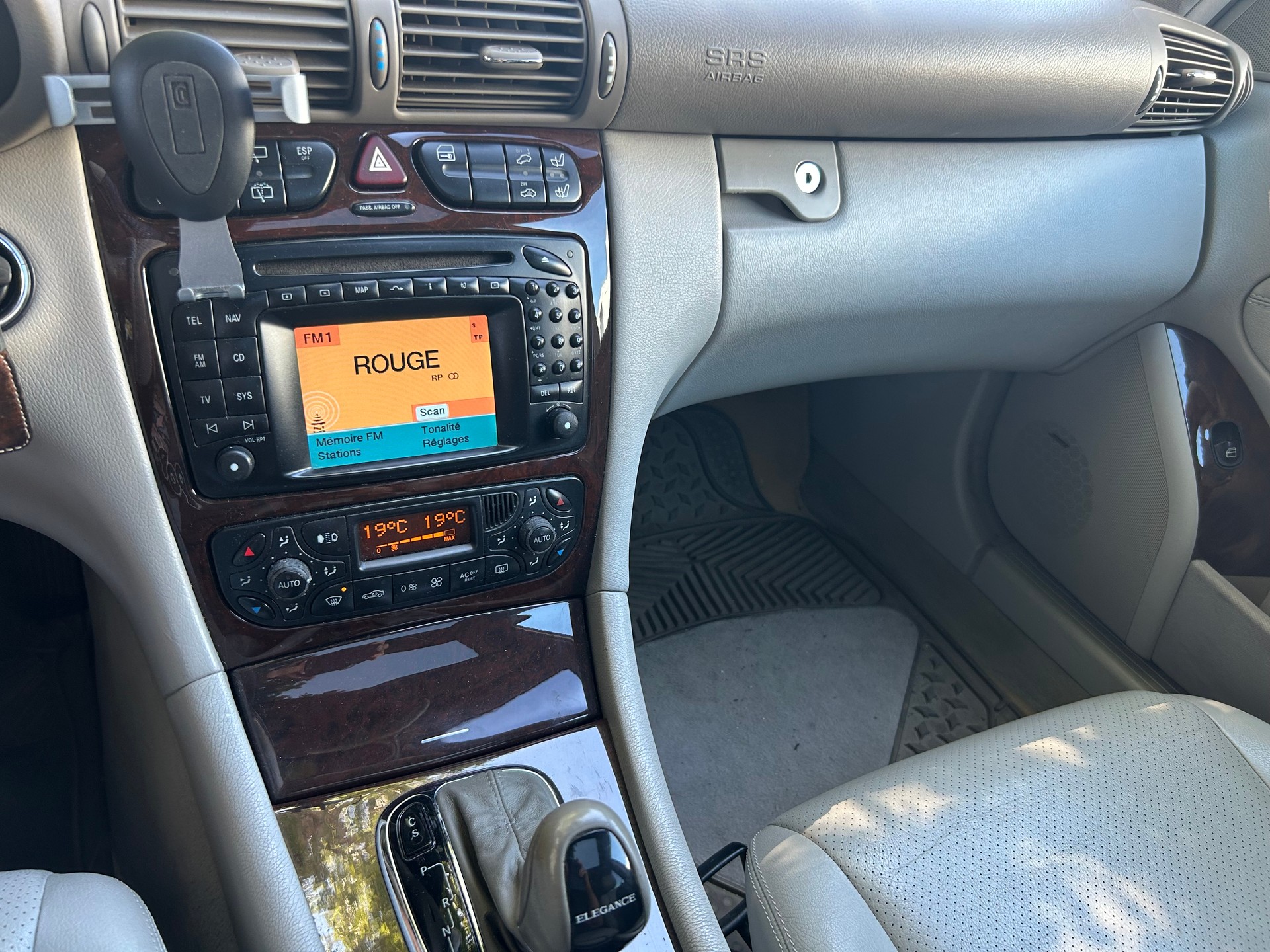 MERCEDES-BENZ C 270 CDI Elégance-image-12