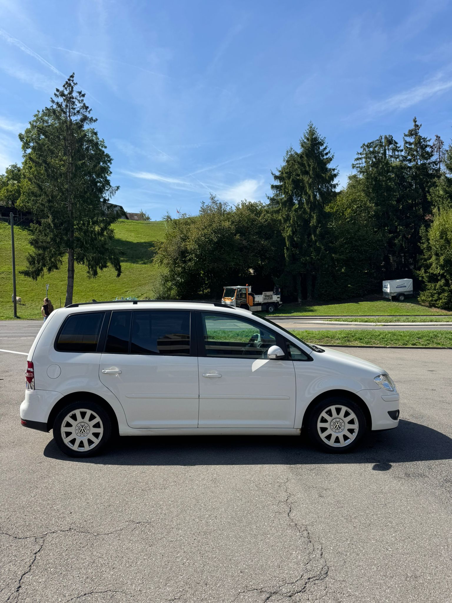 VW Touran 2.0 TDI Trendline-image-7