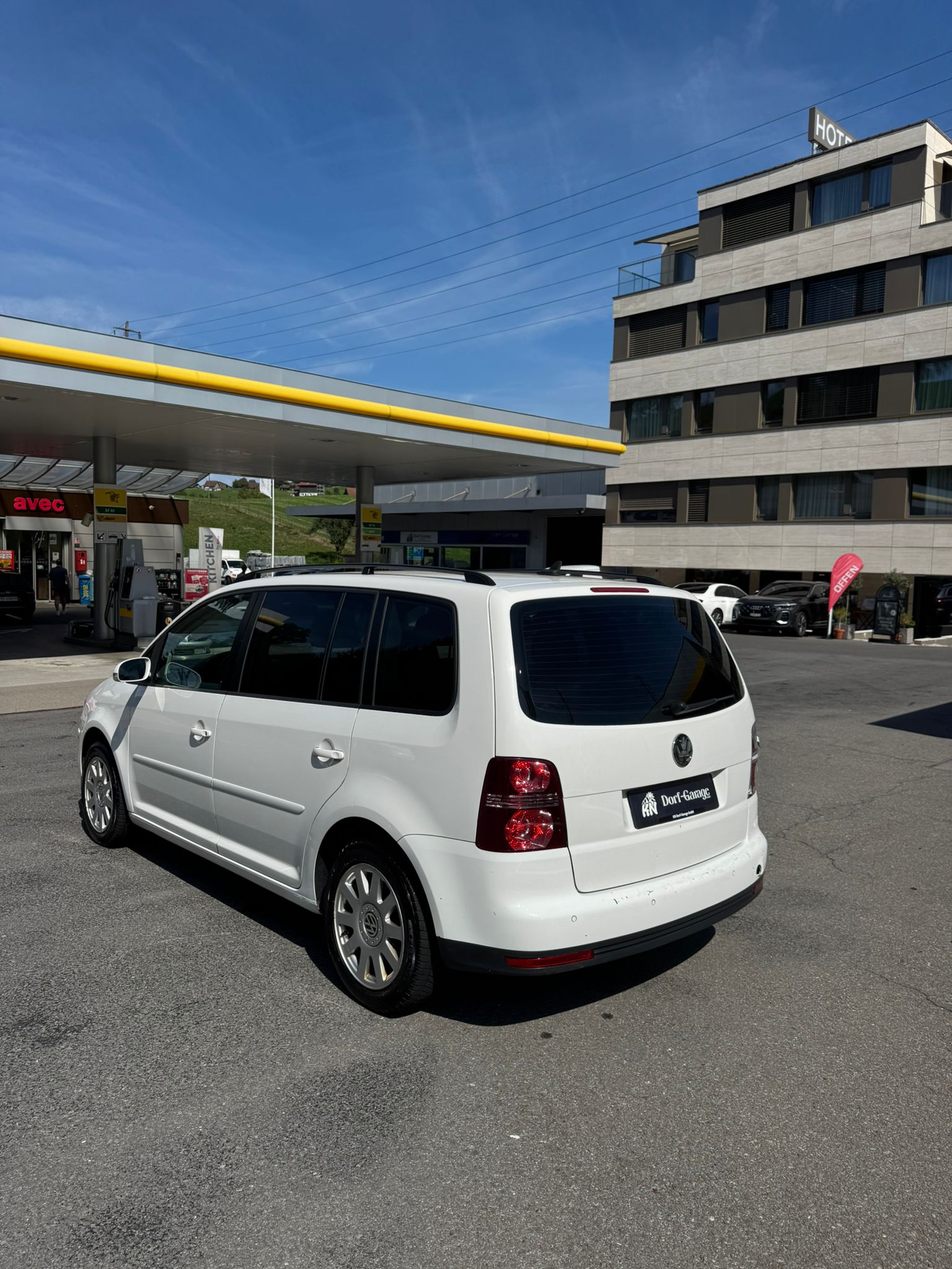 VW Touran 2.0 TDI Trendline-image-4