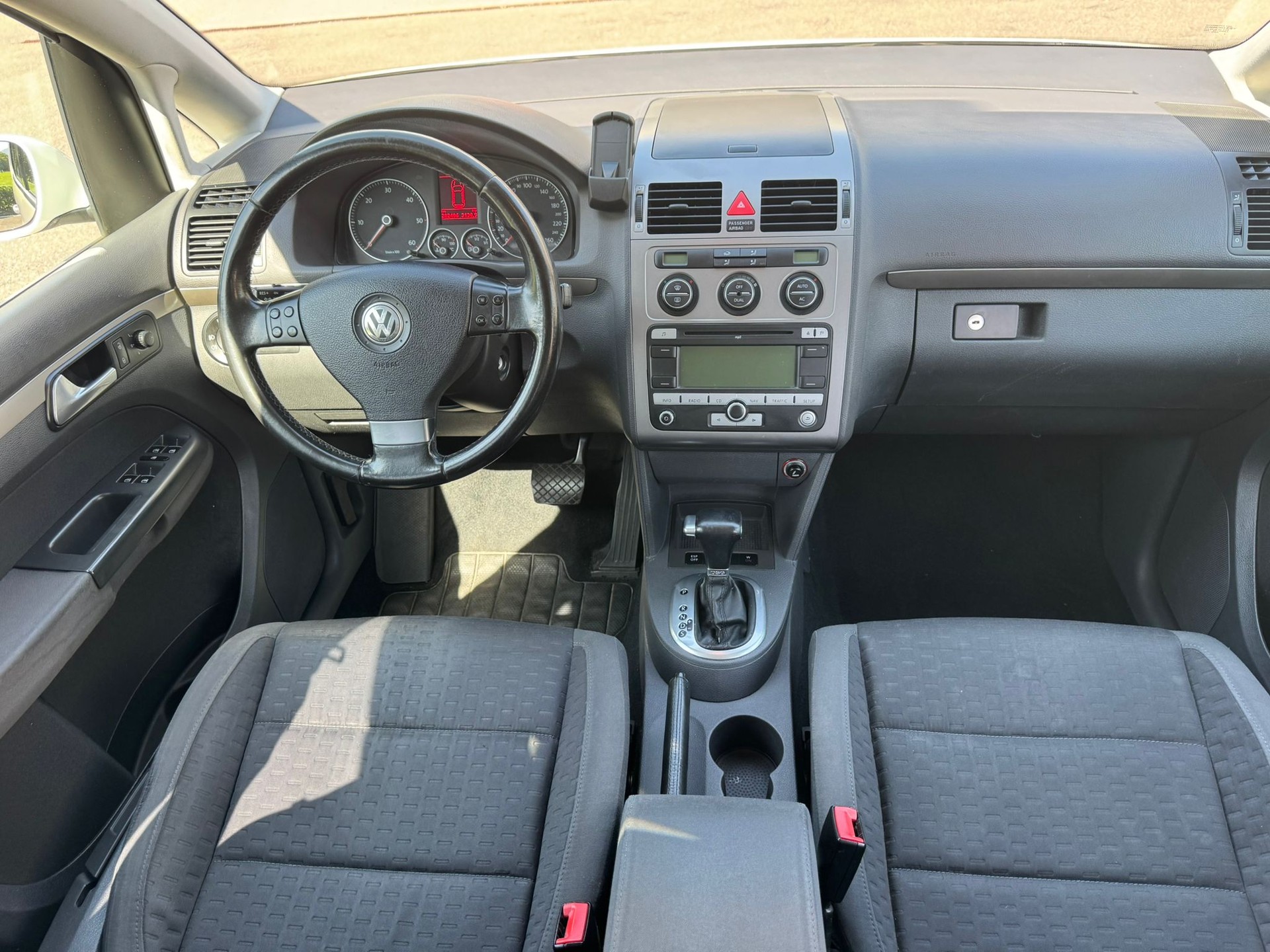 VW Touran 2.0 TDI Trendline-image-8