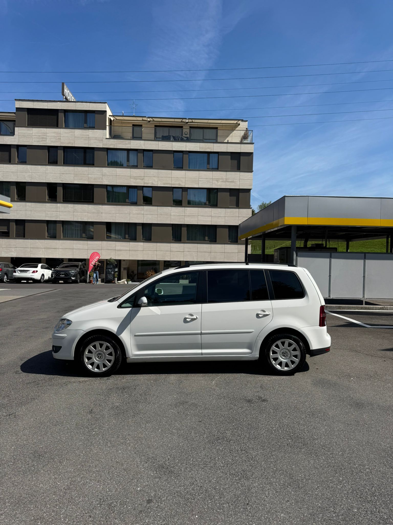 VW Touran 2.0 TDI Trendline-showroom-element-3