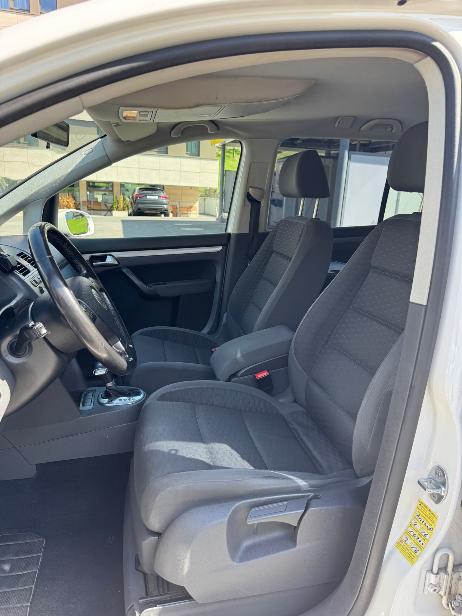 VW Touran 2.0 TDI Trendline-image-9