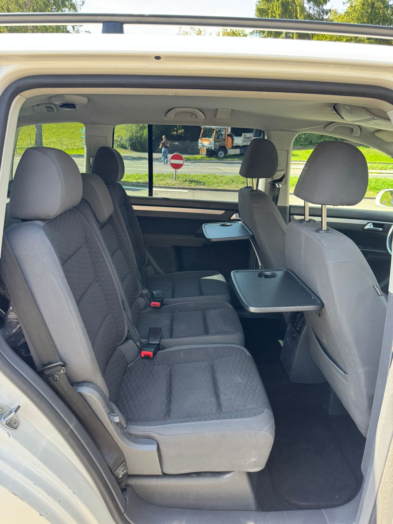VW Touran 2.0 TDI Trendline-image-10