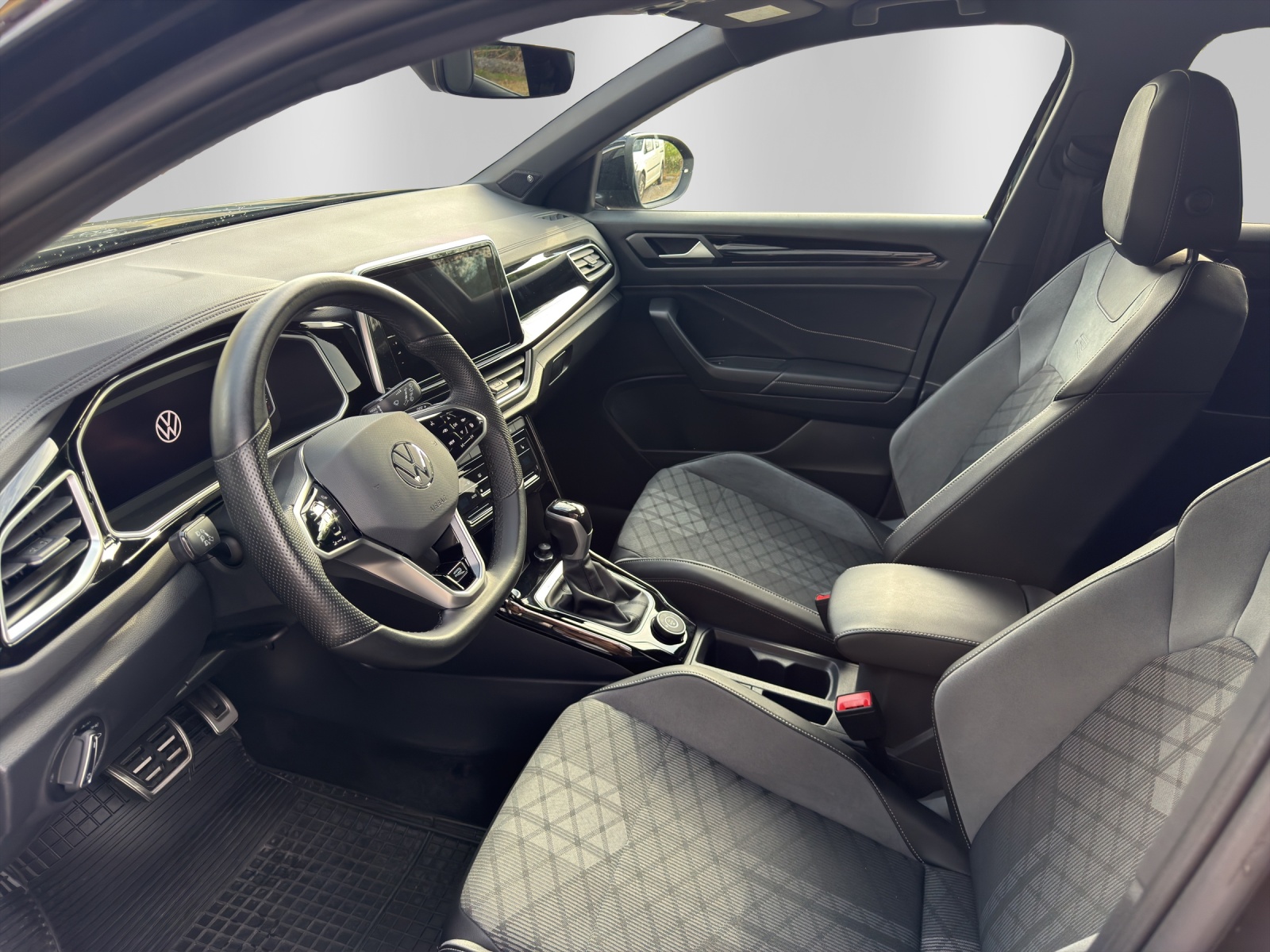 VW T-Roc 2.0 TSI R-Line DSG 4Motion-image-8