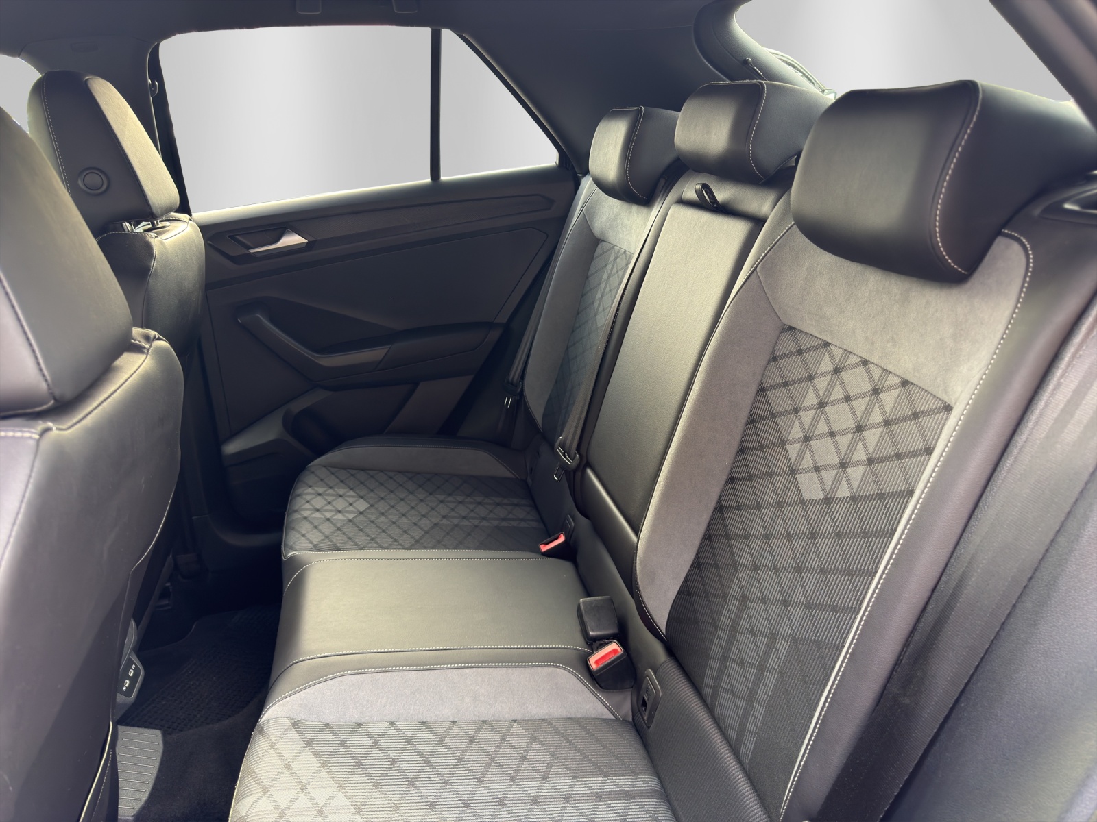 VW T-Roc 2.0 TSI R-Line DSG 4Motion-image-10