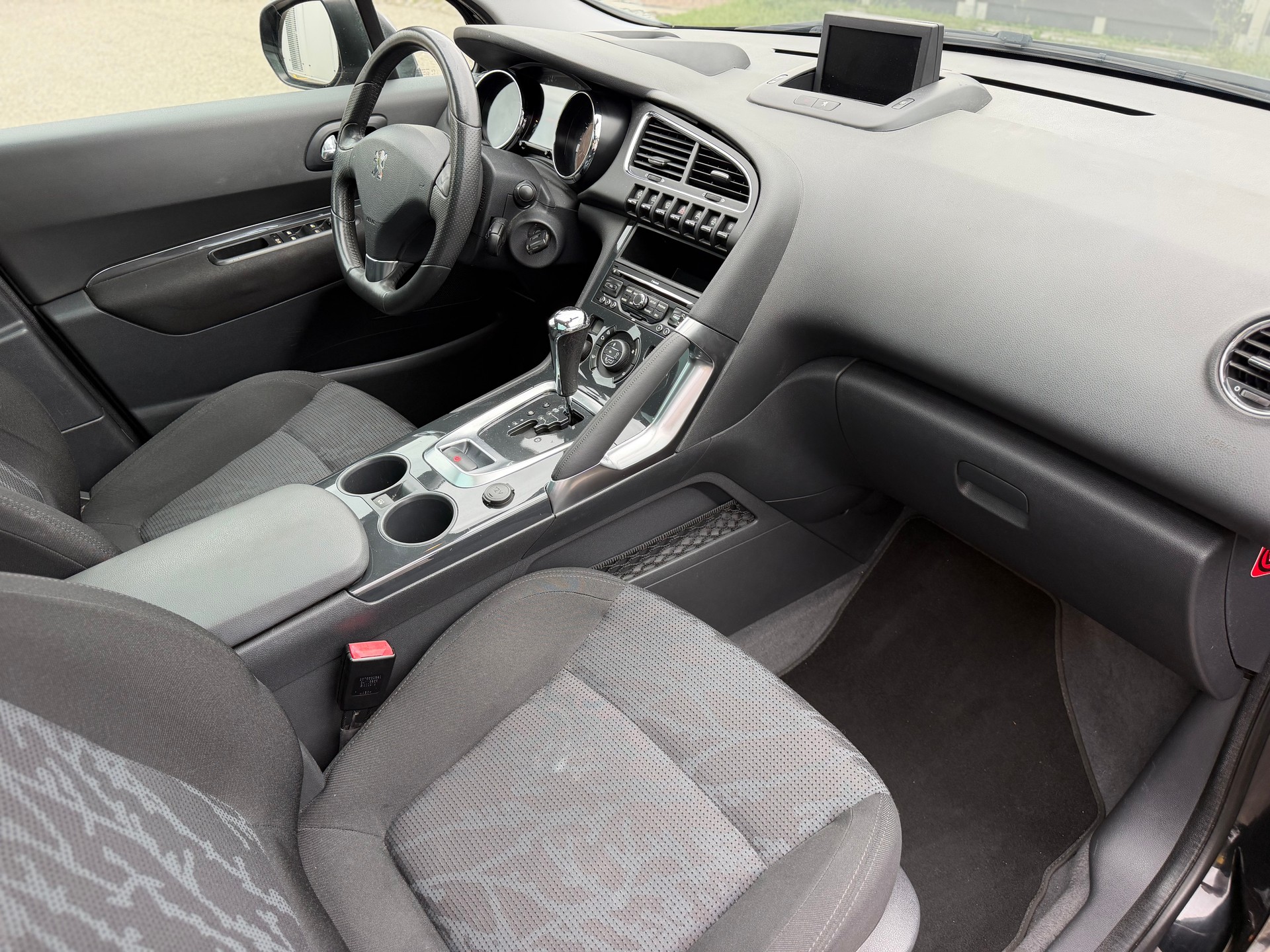 PEUGEOT 3008 1.6 16V T Platinum Tiptronic-image-9