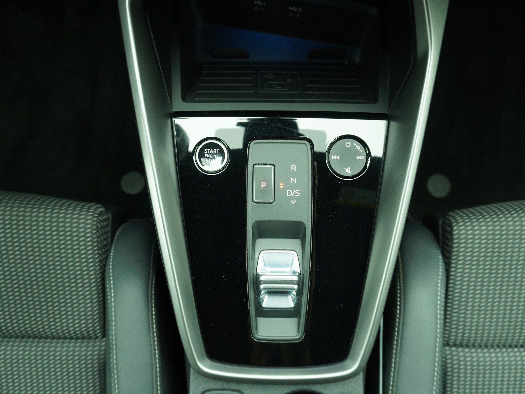 AUDI A3 Sportback 40 TFSI S Line quattro S-Tronic-image-13