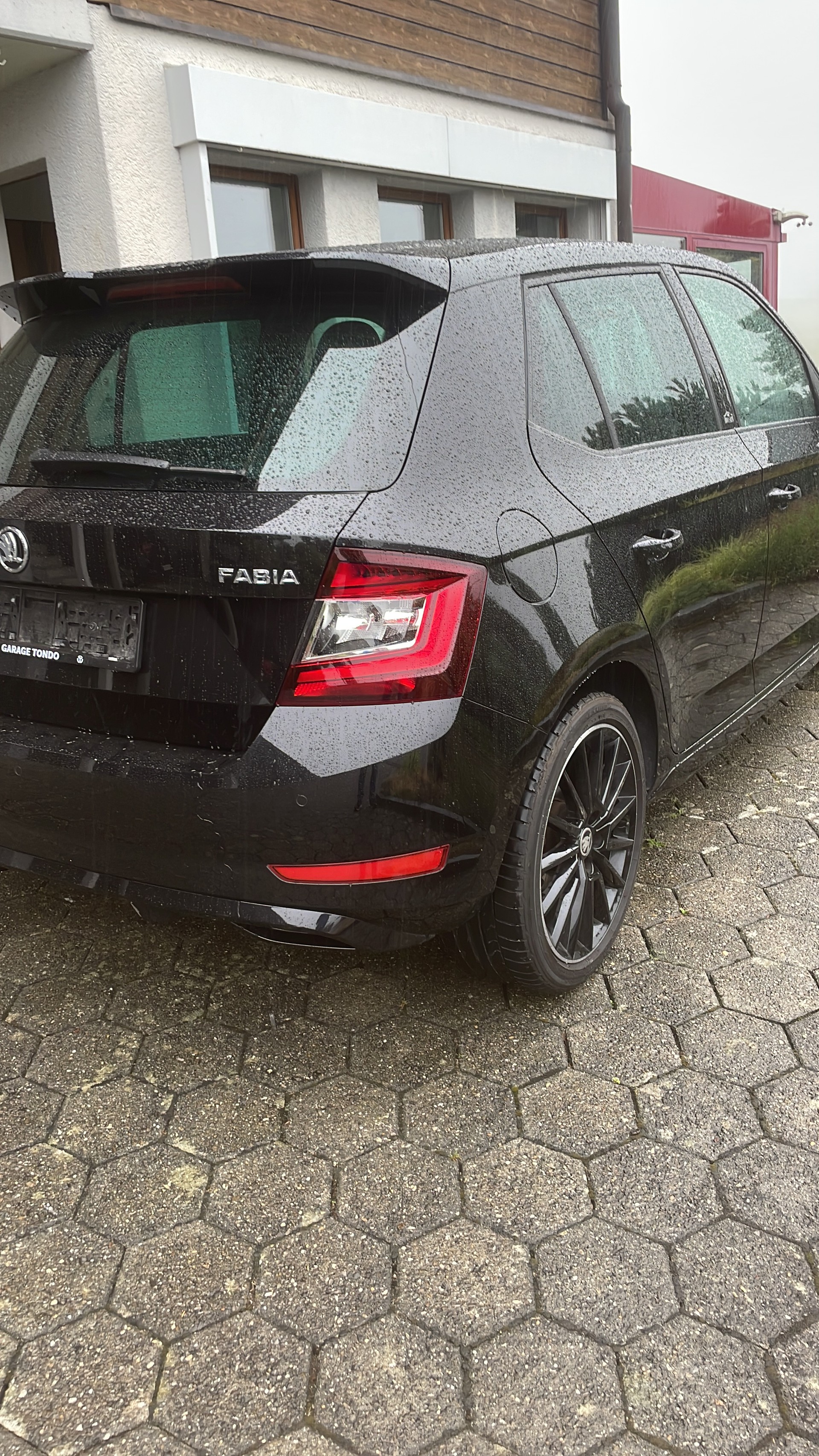 SKODA Fabia 1.0 TSI Monte Carlo-image-2