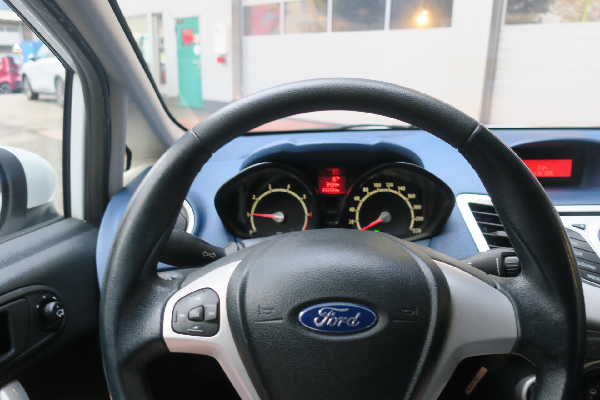 FORD Fiesta 1.6 16V Titanium-image-14
