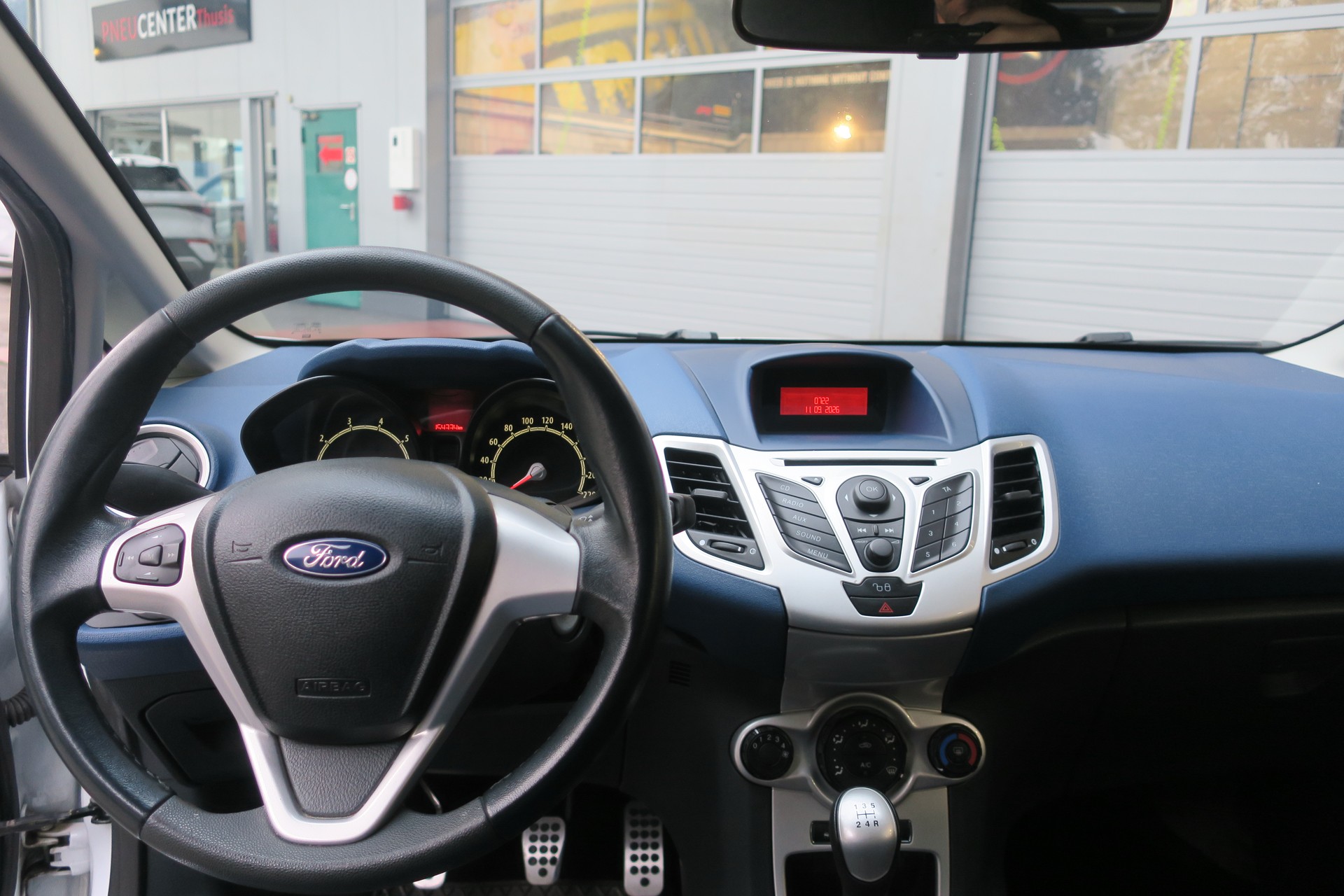FORD Fiesta 1.6 16V Titanium-image-8
