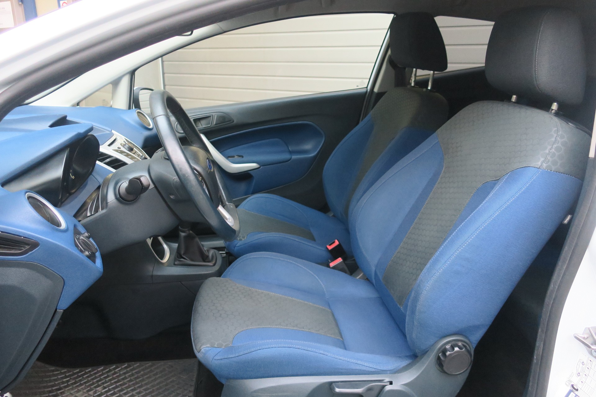 FORD Fiesta 1.6 16V Titanium-image-6