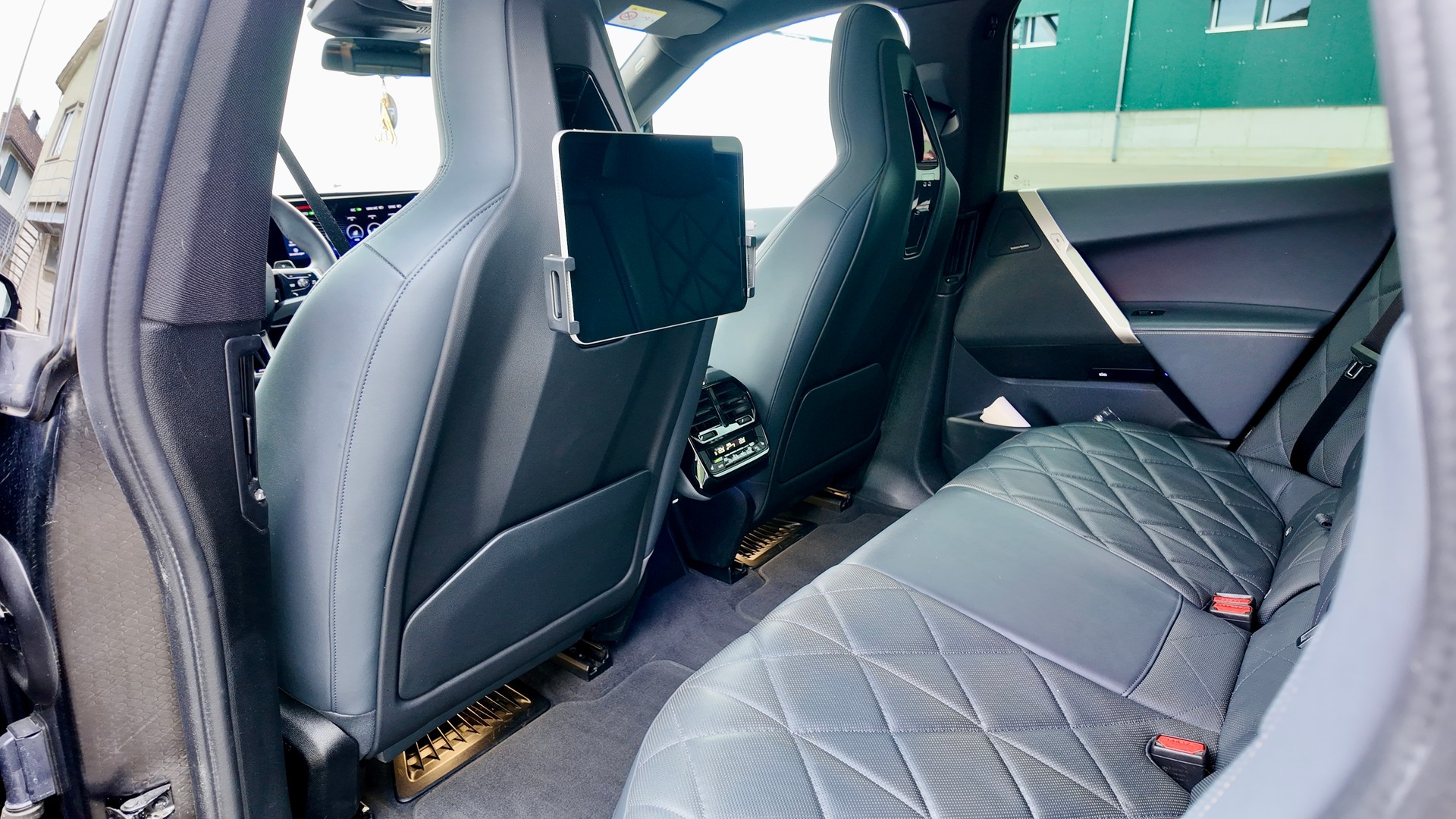 BMW iX xDrive50-image-13