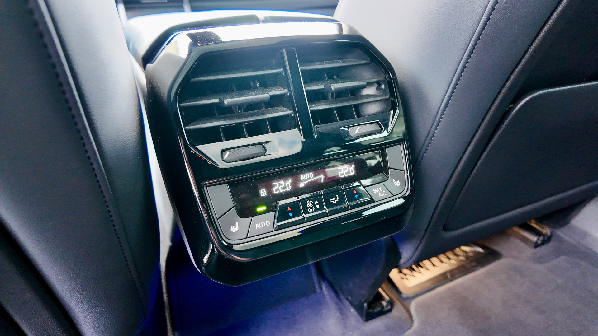 BMW iX xDrive50-image-15