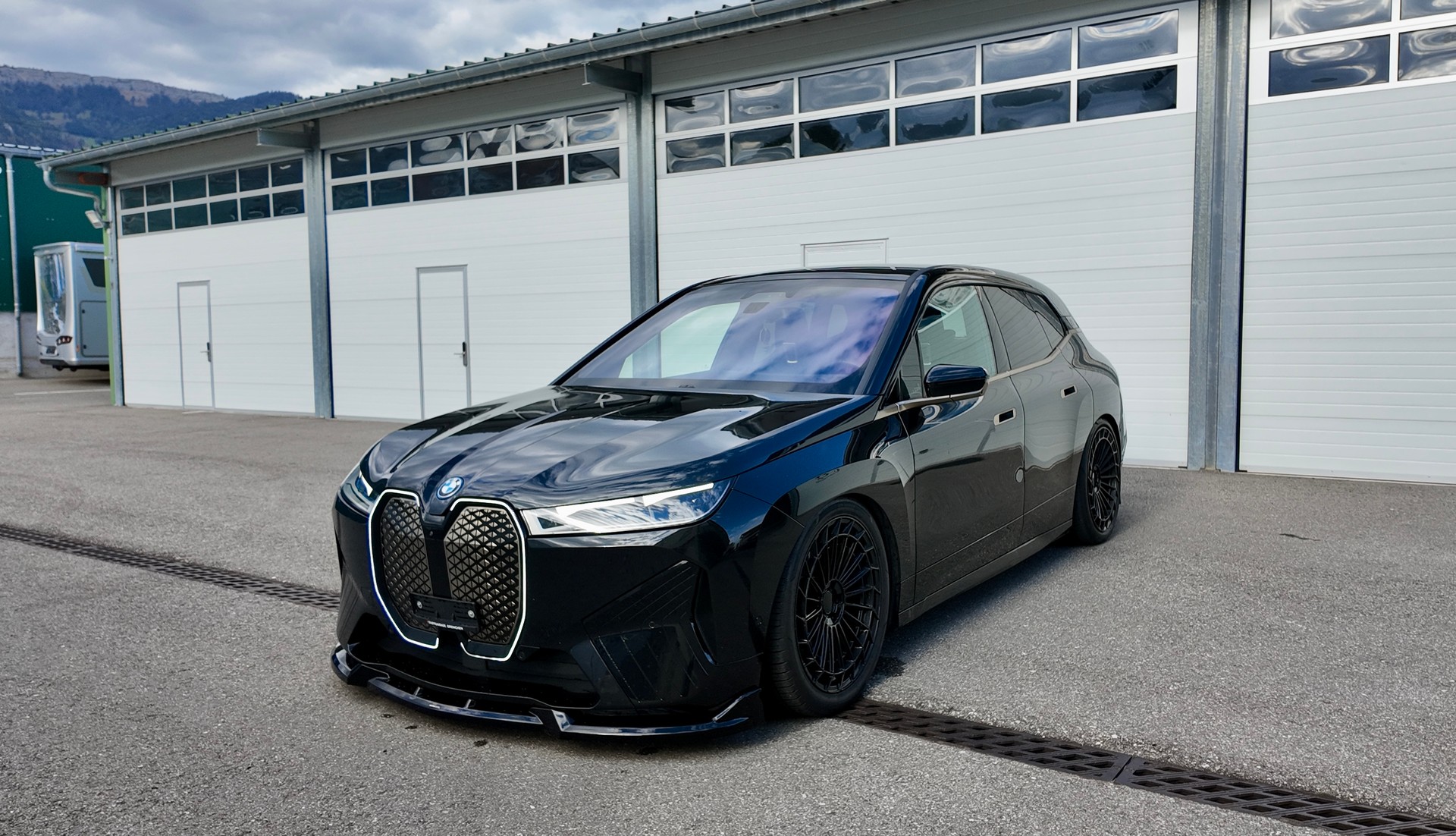 BMW iX xDrive50-image-3