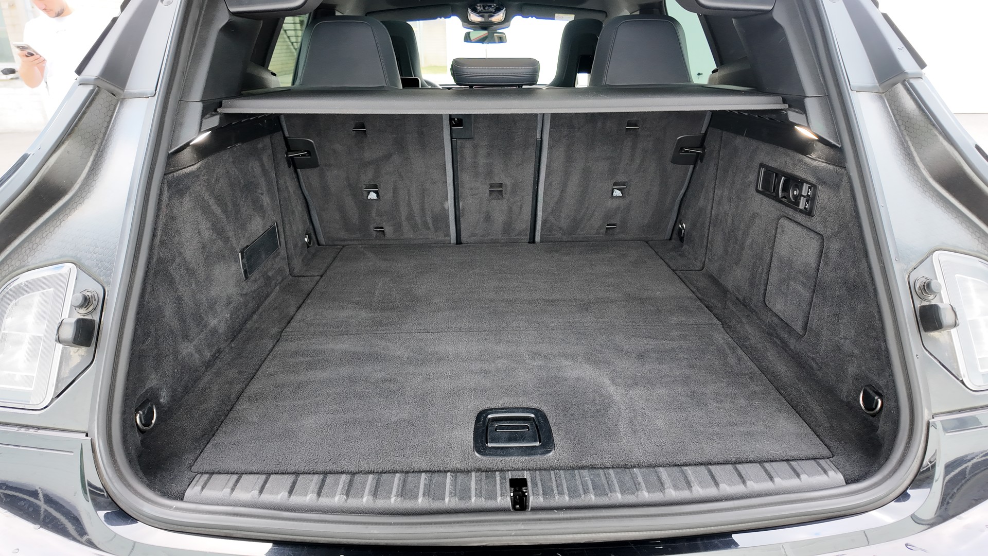 BMW iX xDrive50-image-16