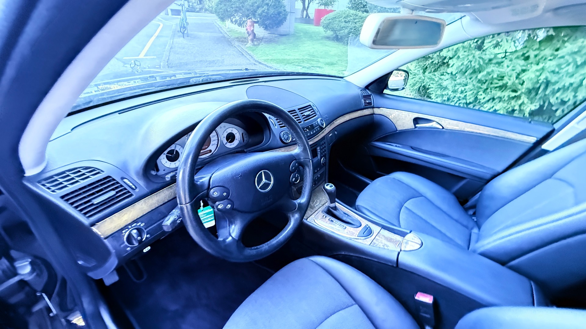 MERCEDES-BENZ E 220 CDI Elégance-image-10