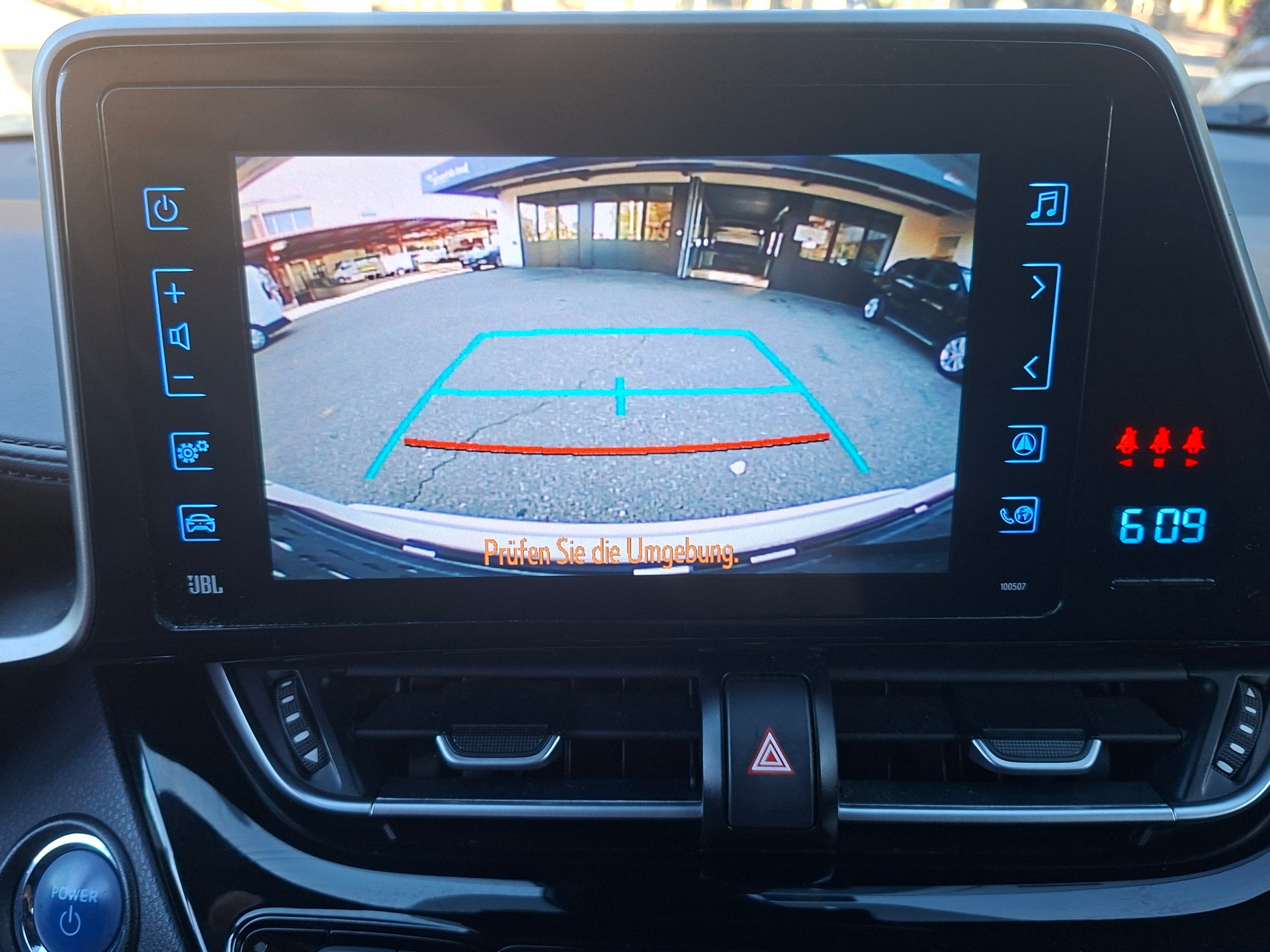 TOYOTA C-HR 1.8 HSD Premium CVT-image-10