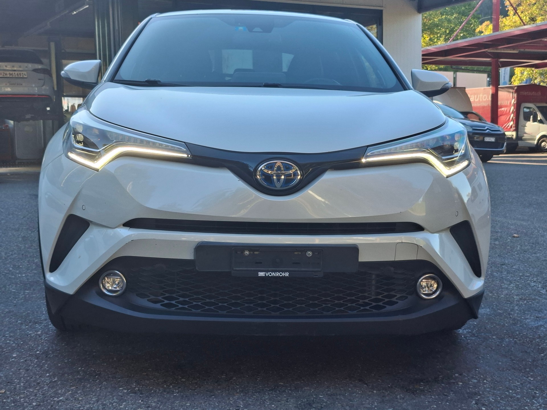 TOYOTA C-HR 1.8 HSD Premium CVT-image-0