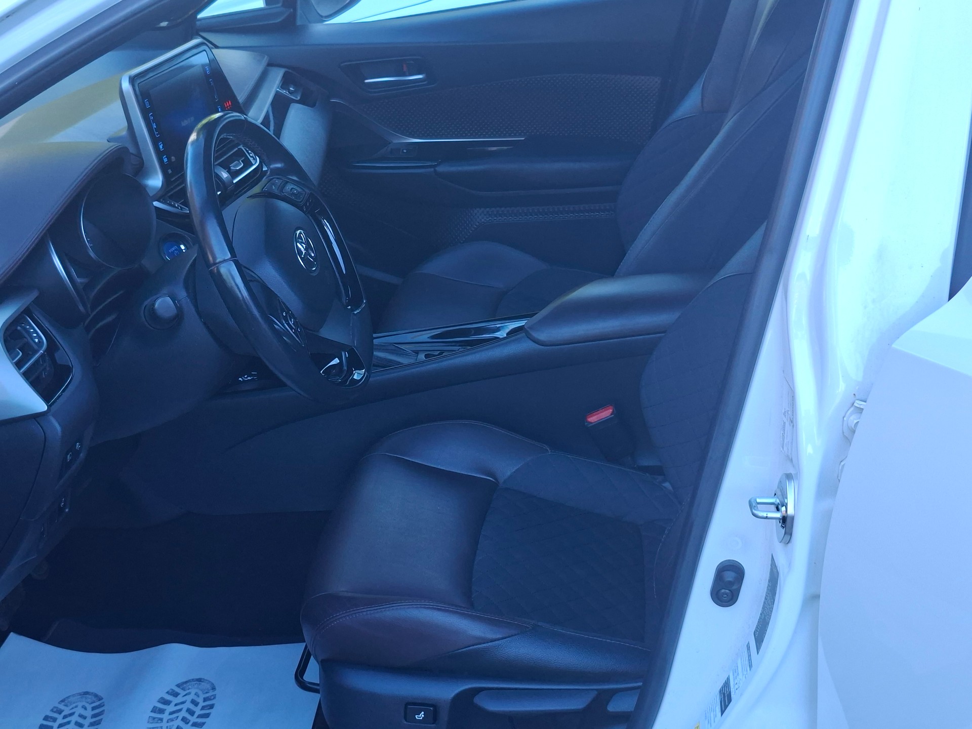TOYOTA C-HR 1.8 HSD Premium CVT-image-7