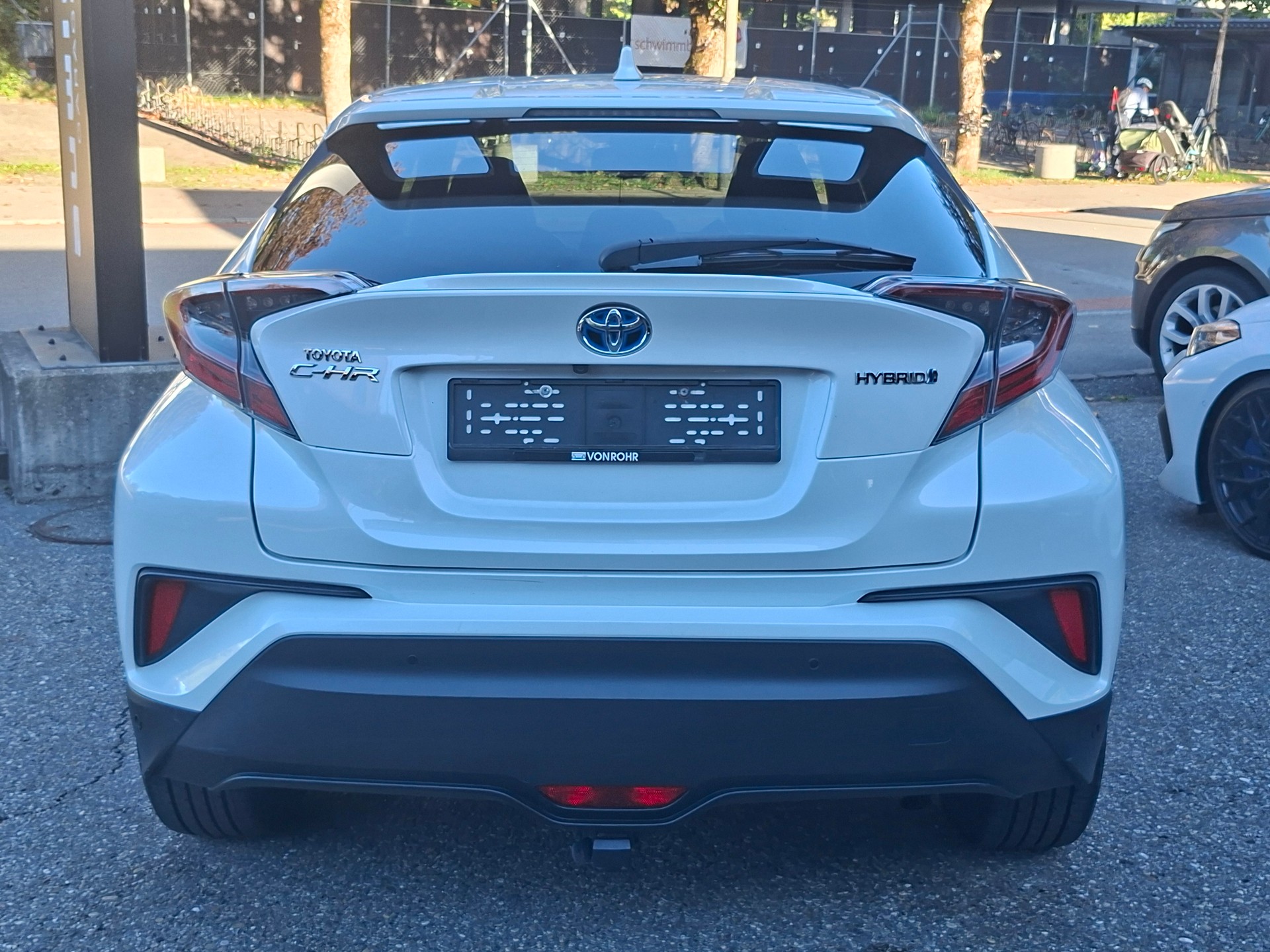 TOYOTA C-HR 1.8 HSD Premium CVT-image-4