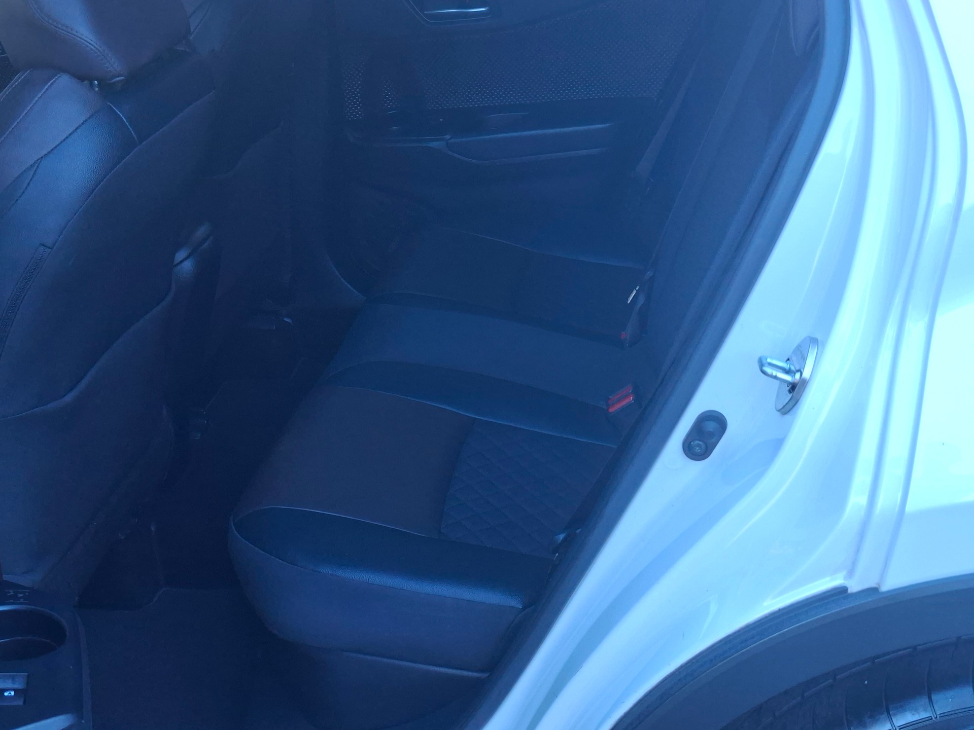 TOYOTA C-HR 1.8 HSD Premium CVT-image-6