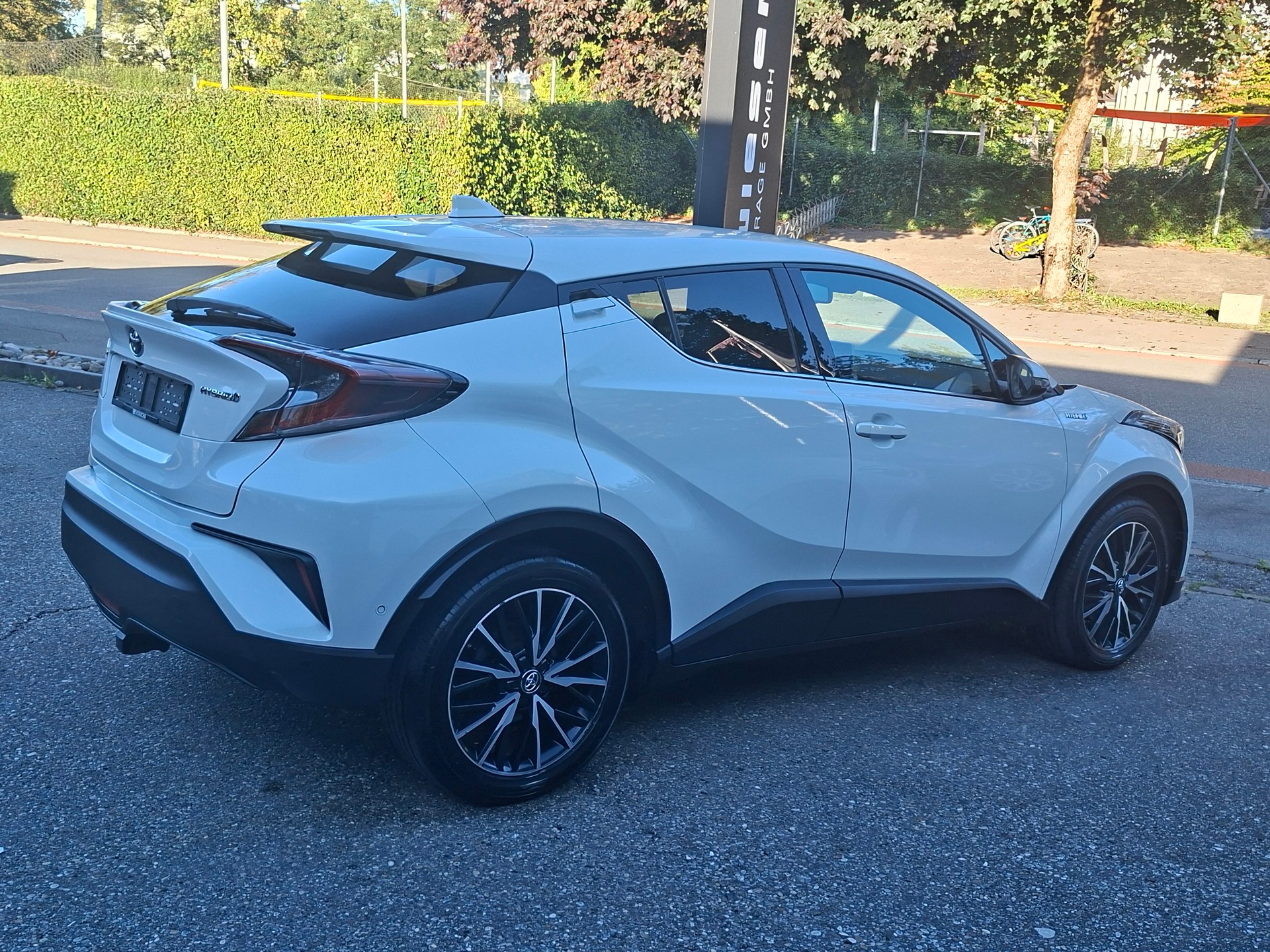 TOYOTA C-HR 1.8 HSD Premium CVT-image-5