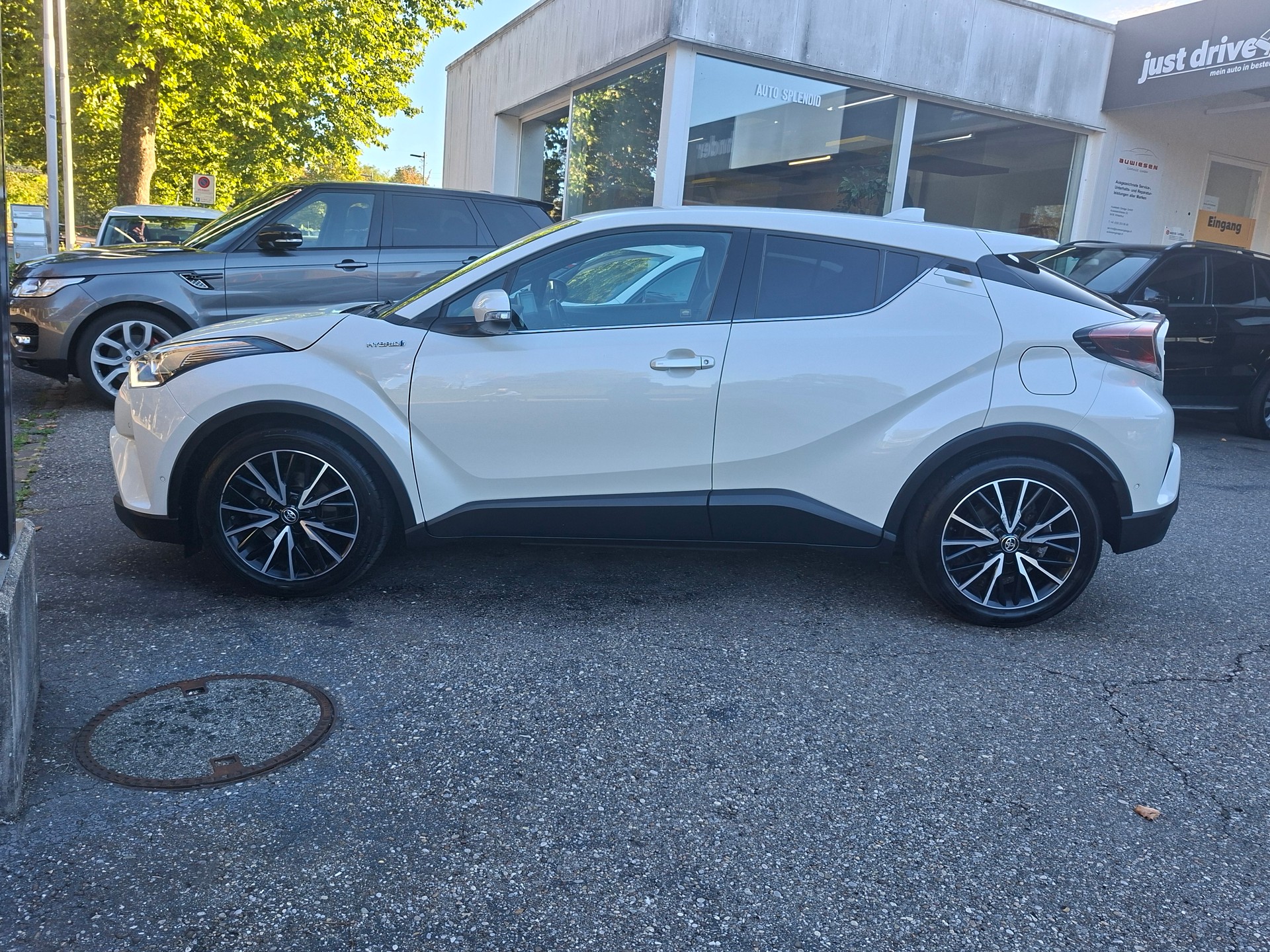 TOYOTA C-HR 1.8 HSD Premium CVT-image-2
