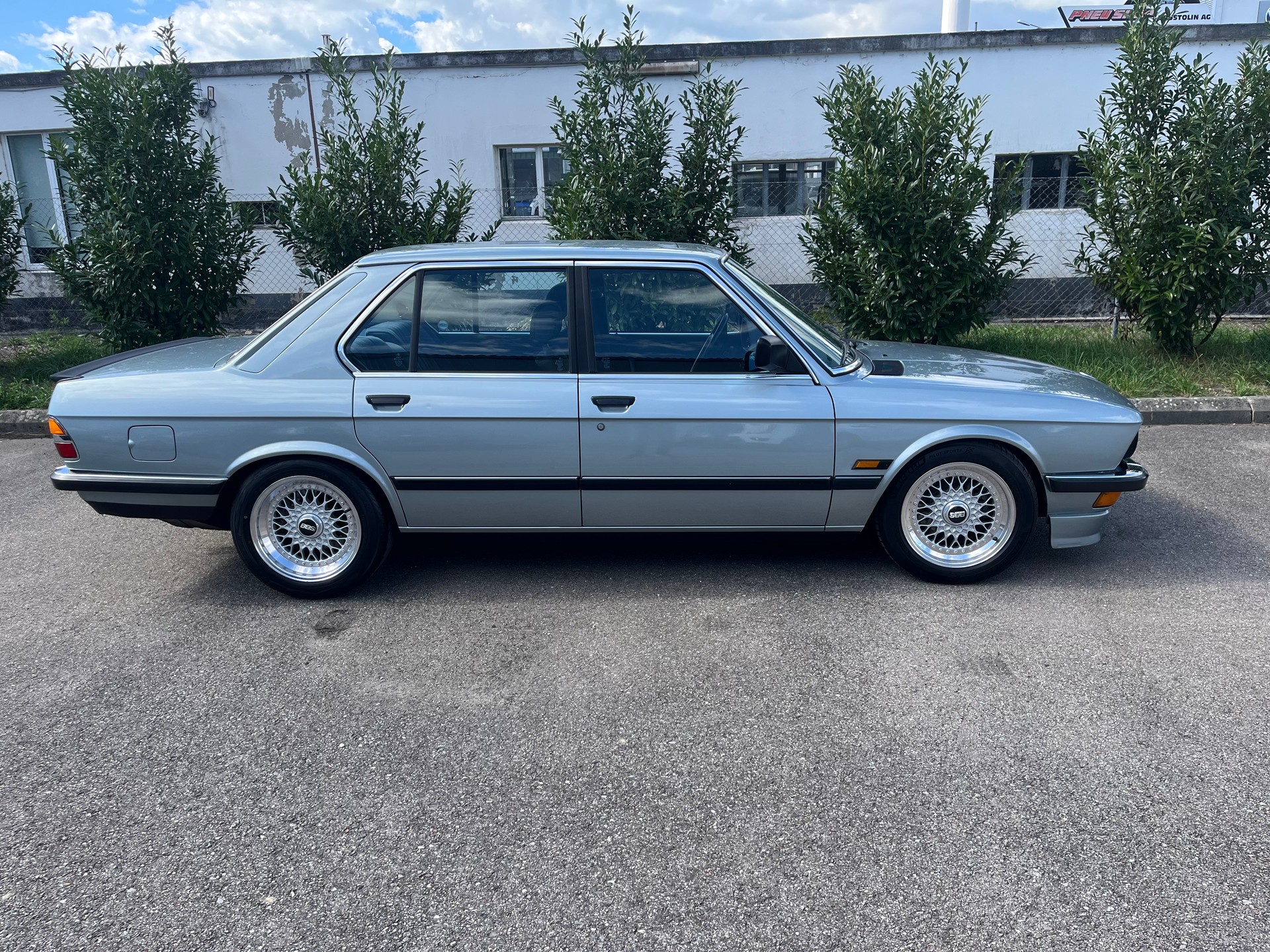 BMW 528-image-2