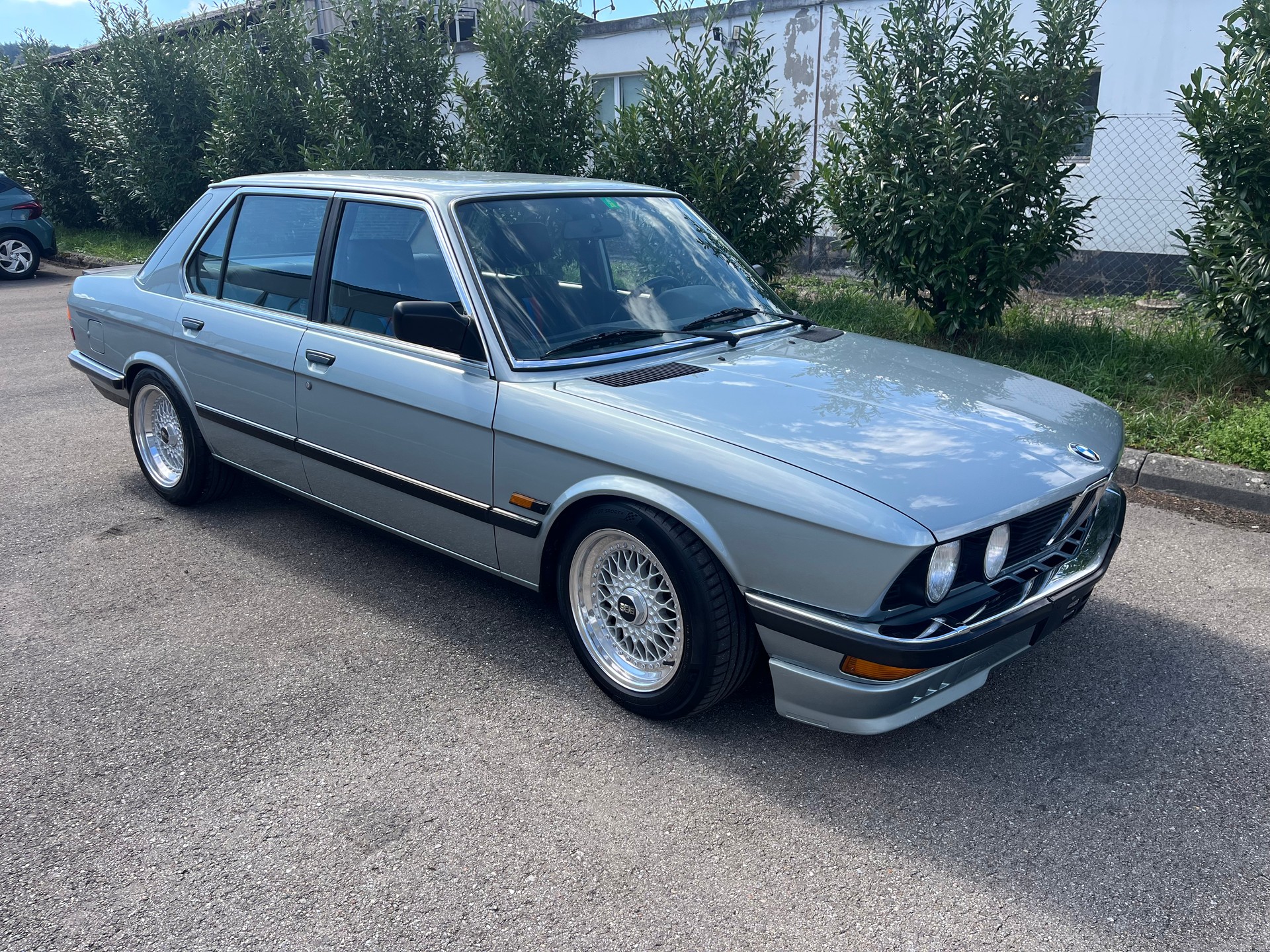 BMW 528-image-0