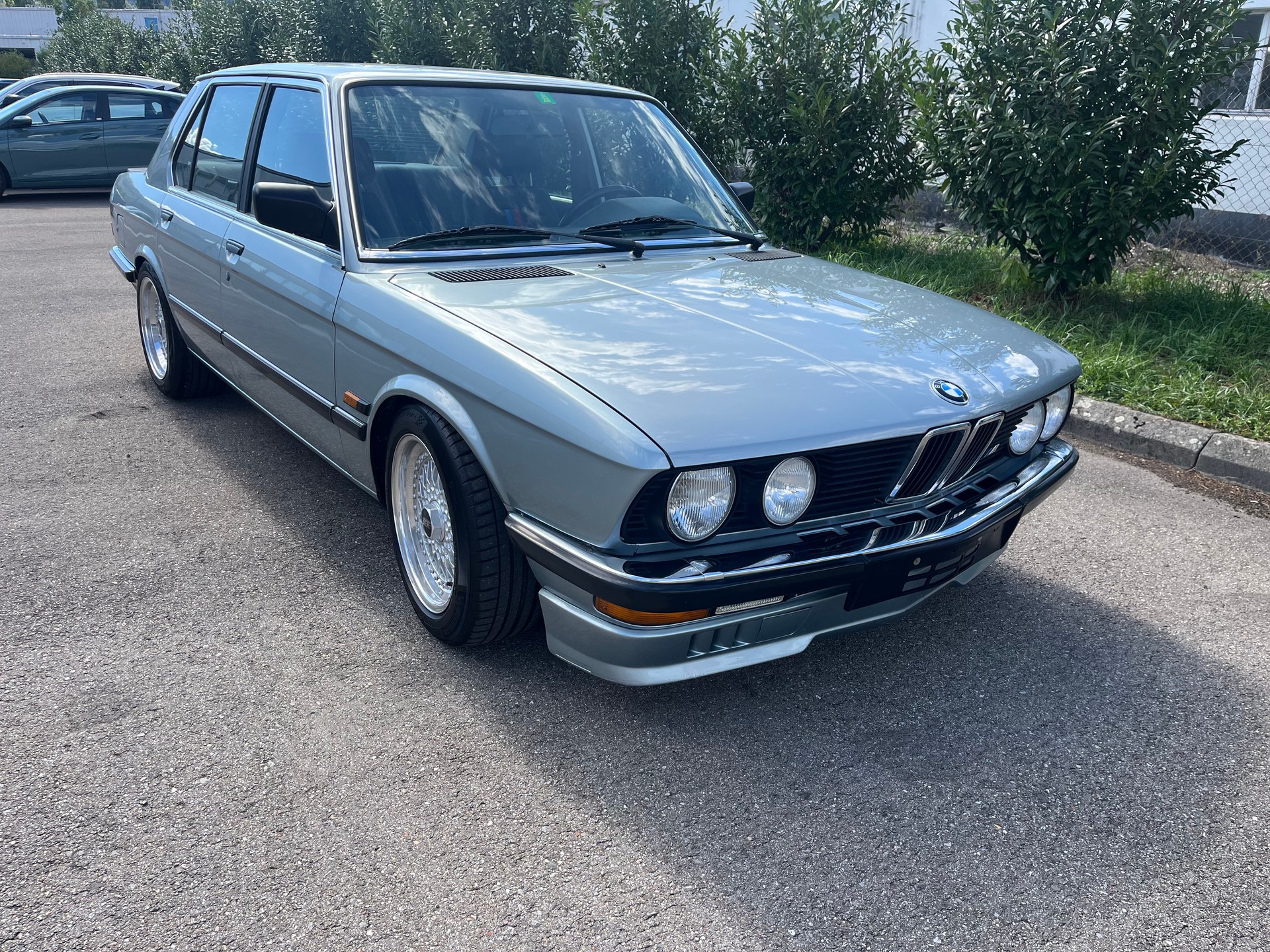 BMW 528-image-1