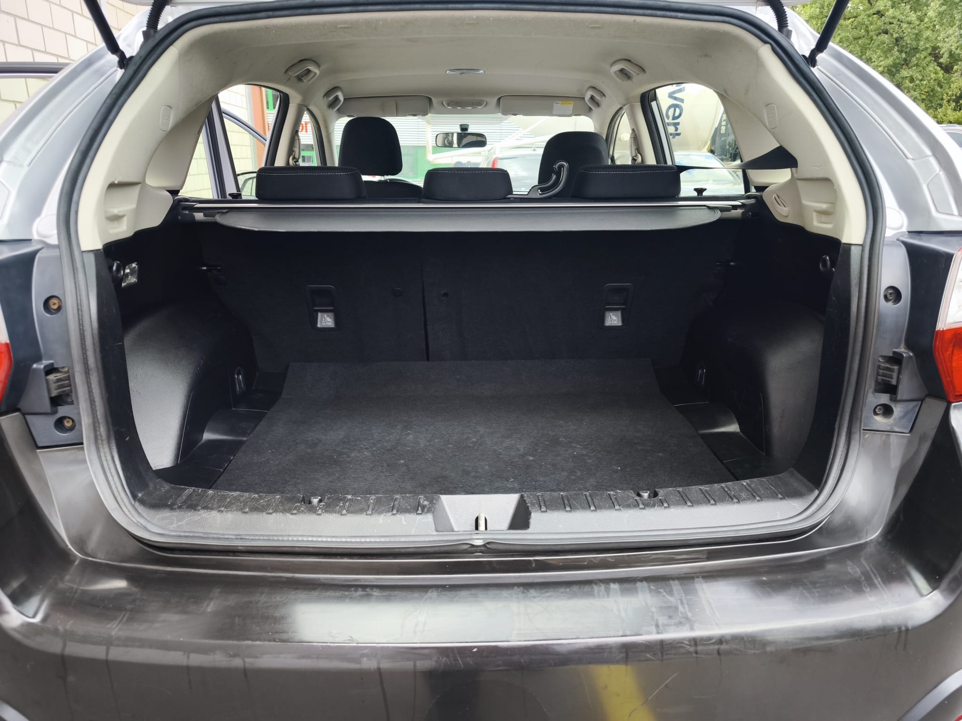 SUBARU XV 1.6 Swiss Two-image-11