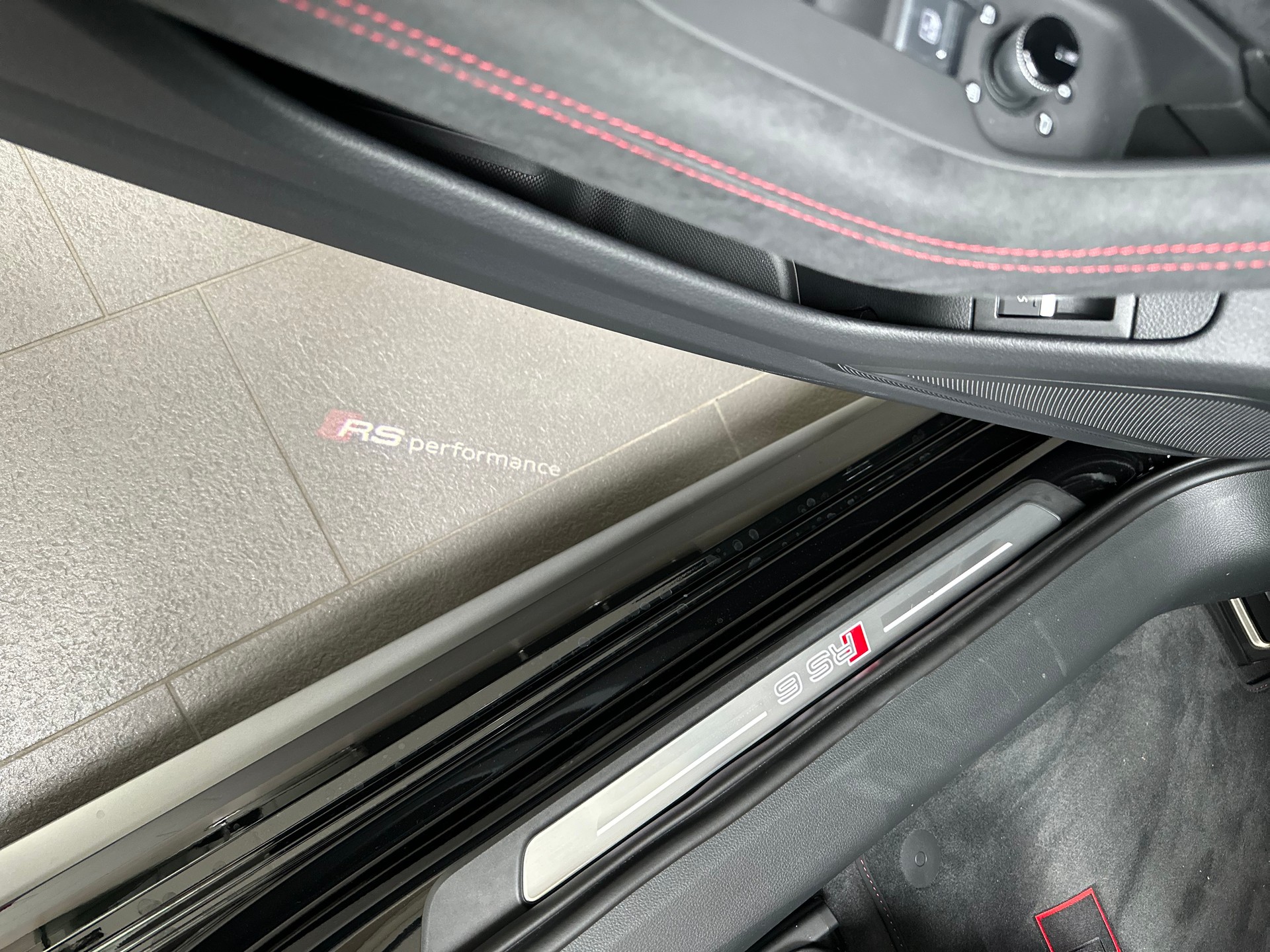 AUDI 4.0 V8 TFSI performance quattro T-Tronic-image-6