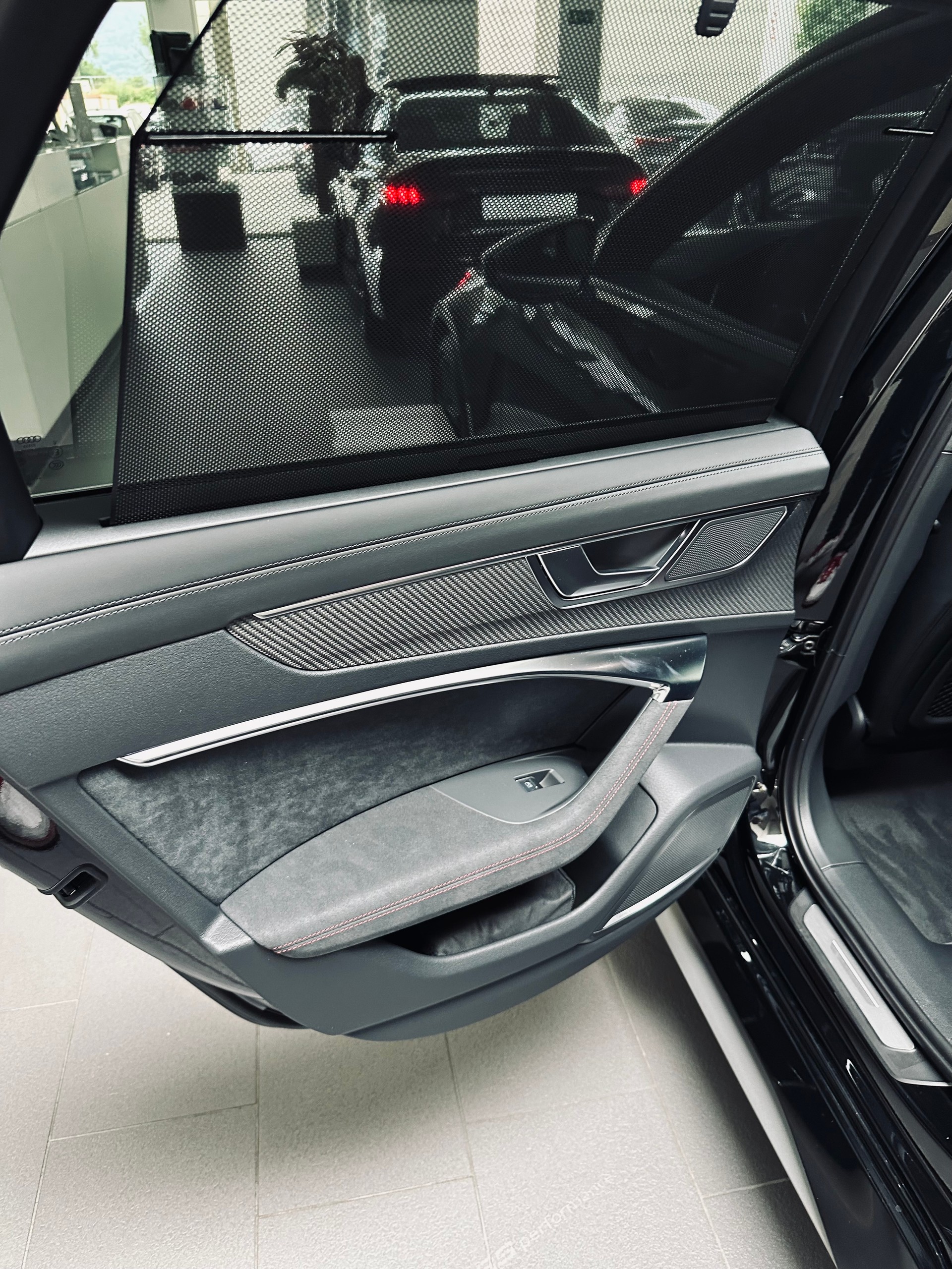 AUDI 4.0 V8 TFSI performance quattro T-Tronic-image-10