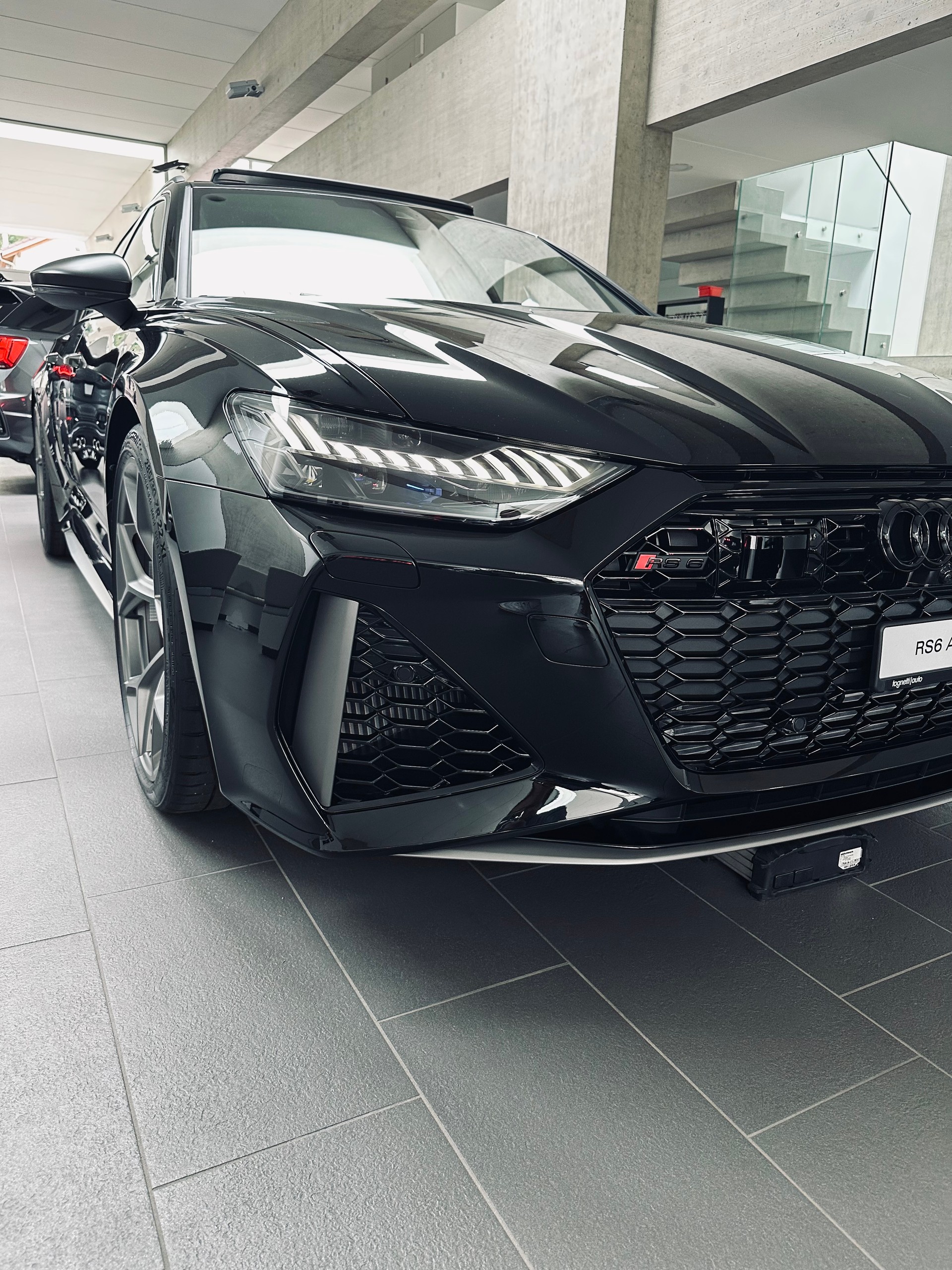 AUDI 4.0 V8 TFSI performance quattro T-Tronic-image-1