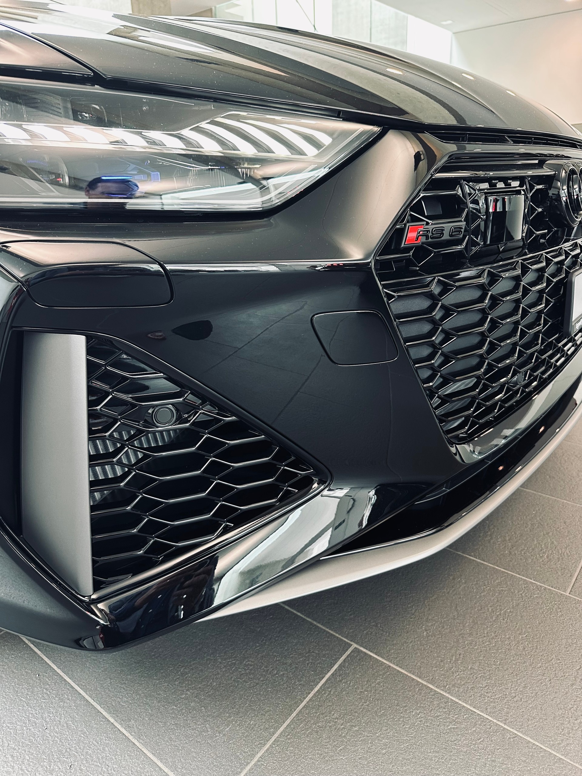 AUDI 4.0 V8 TFSI performance quattro T-Tronic-image-9
