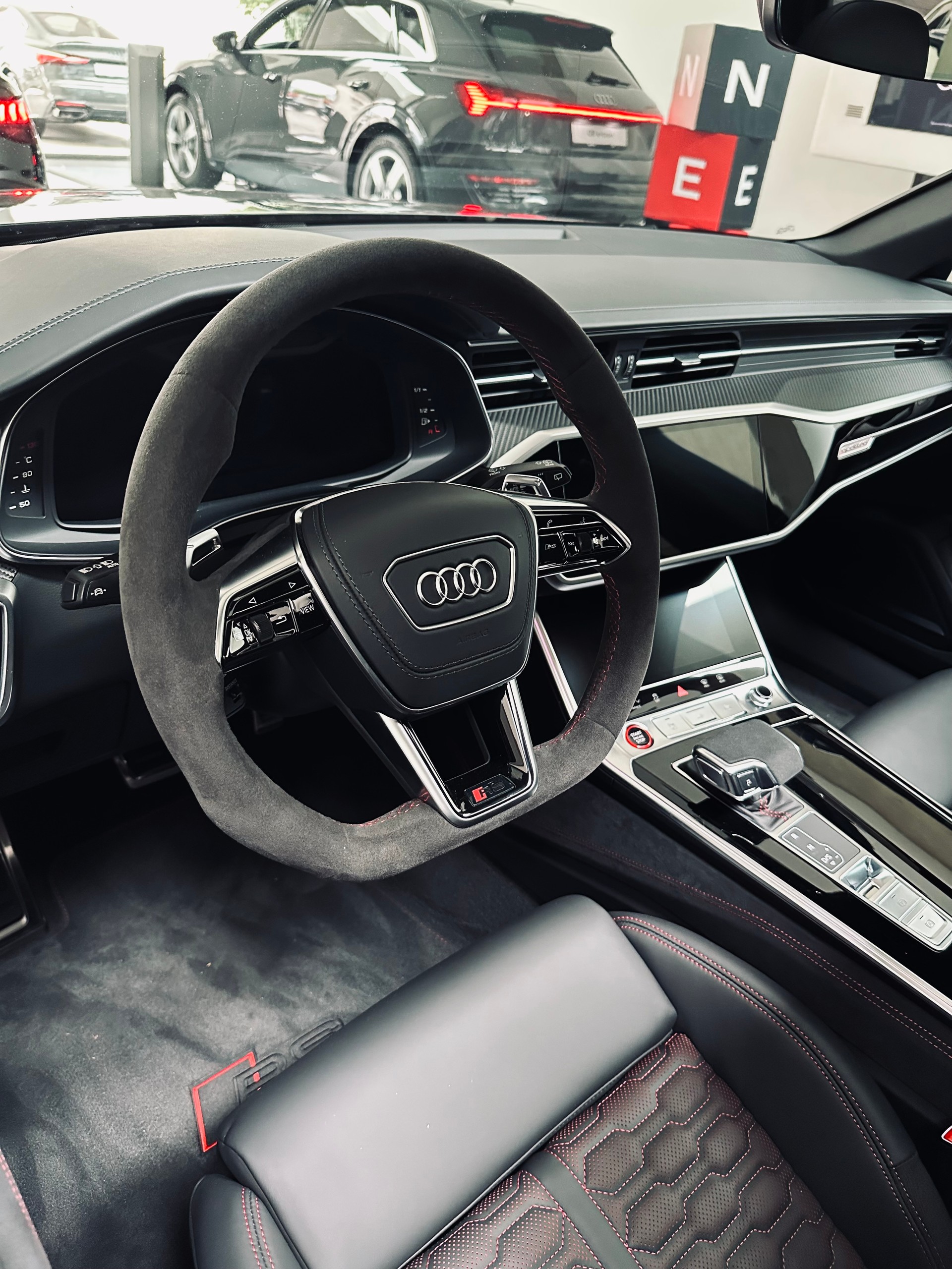 AUDI 4.0 V8 TFSI performance quattro T-Tronic-image-4
