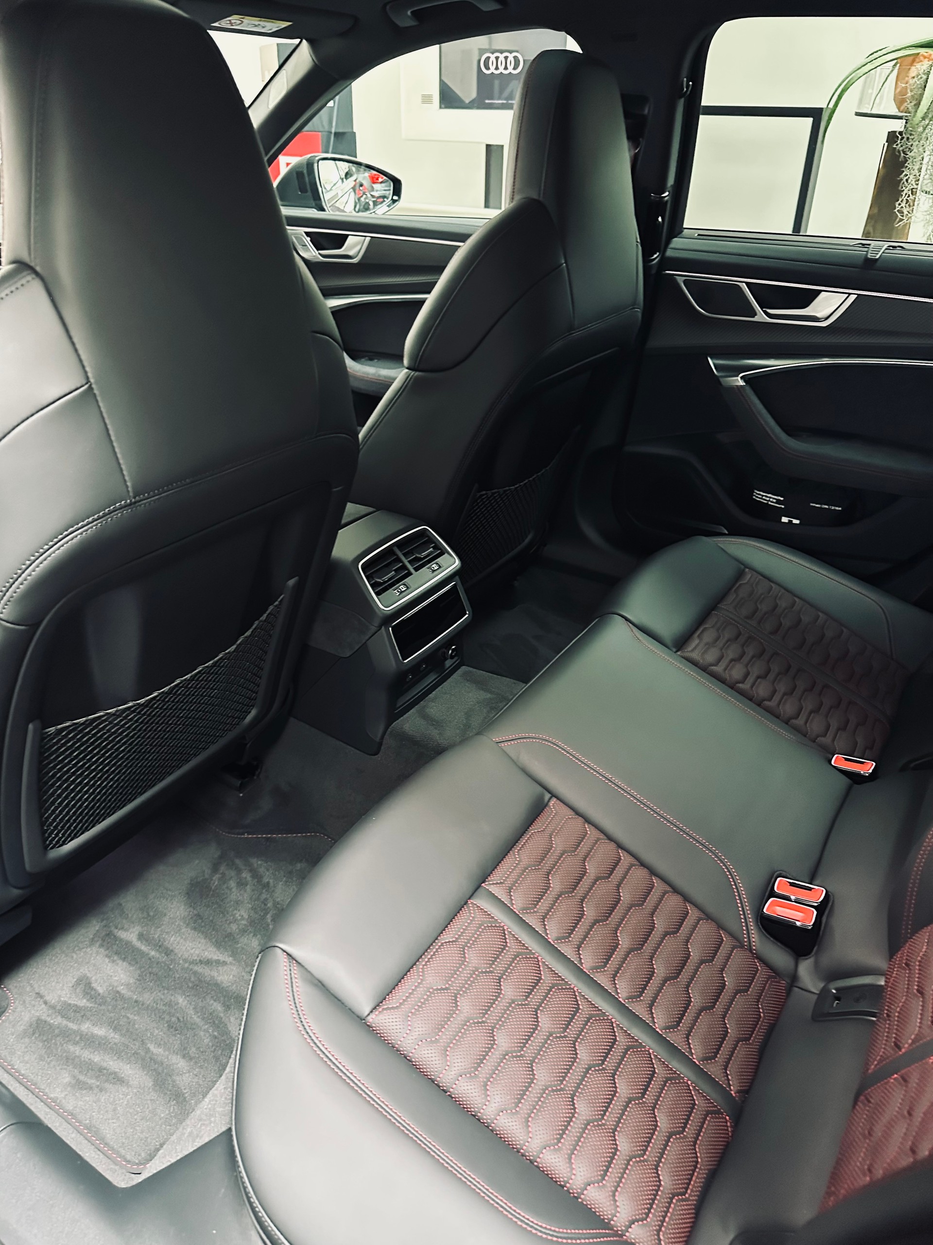 AUDI 4.0 V8 TFSI performance quattro T-Tronic-image-11