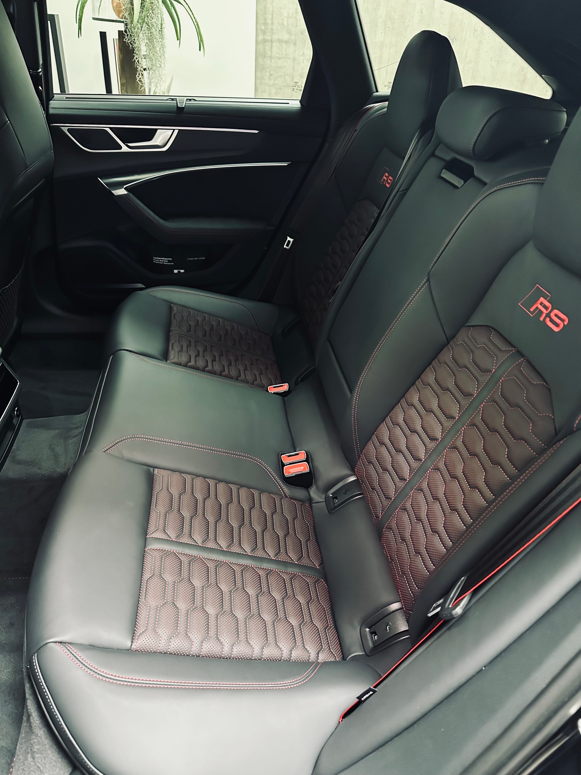 AUDI 4.0 V8 TFSI performance quattro T-Tronic-image-12