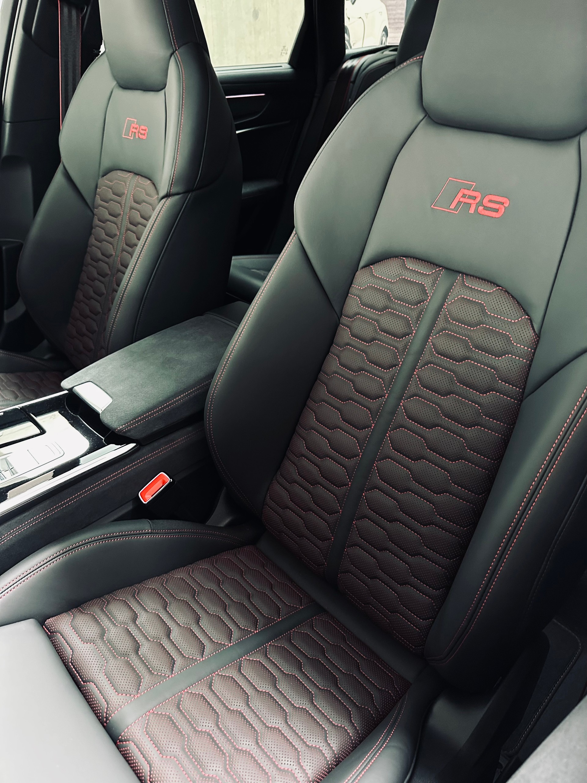 AUDI 4.0 V8 TFSI performance quattro T-Tronic-image-3