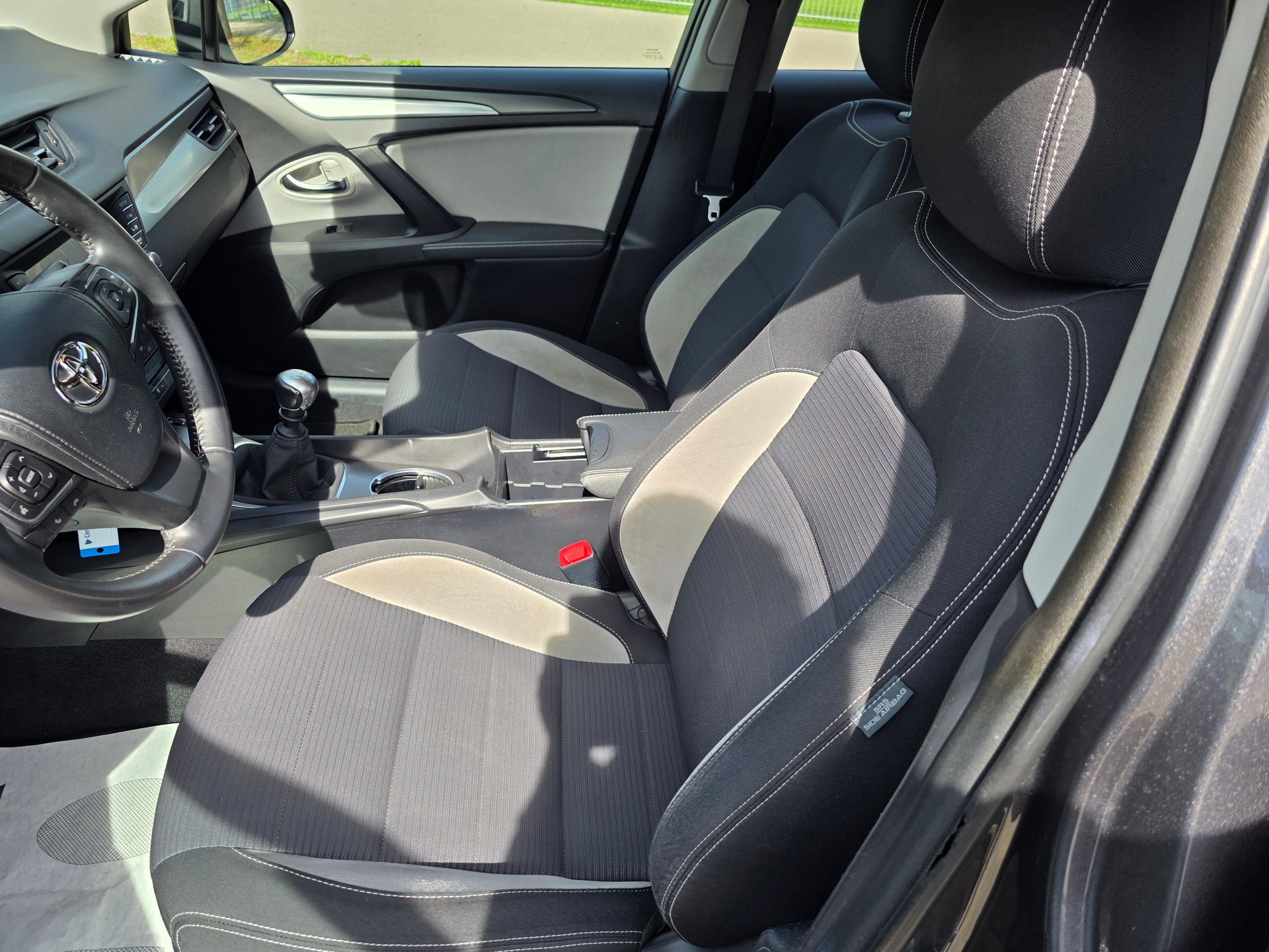 TOYOTA Avensis Touring Sports 1.8 Luna MultidriveS-image-16